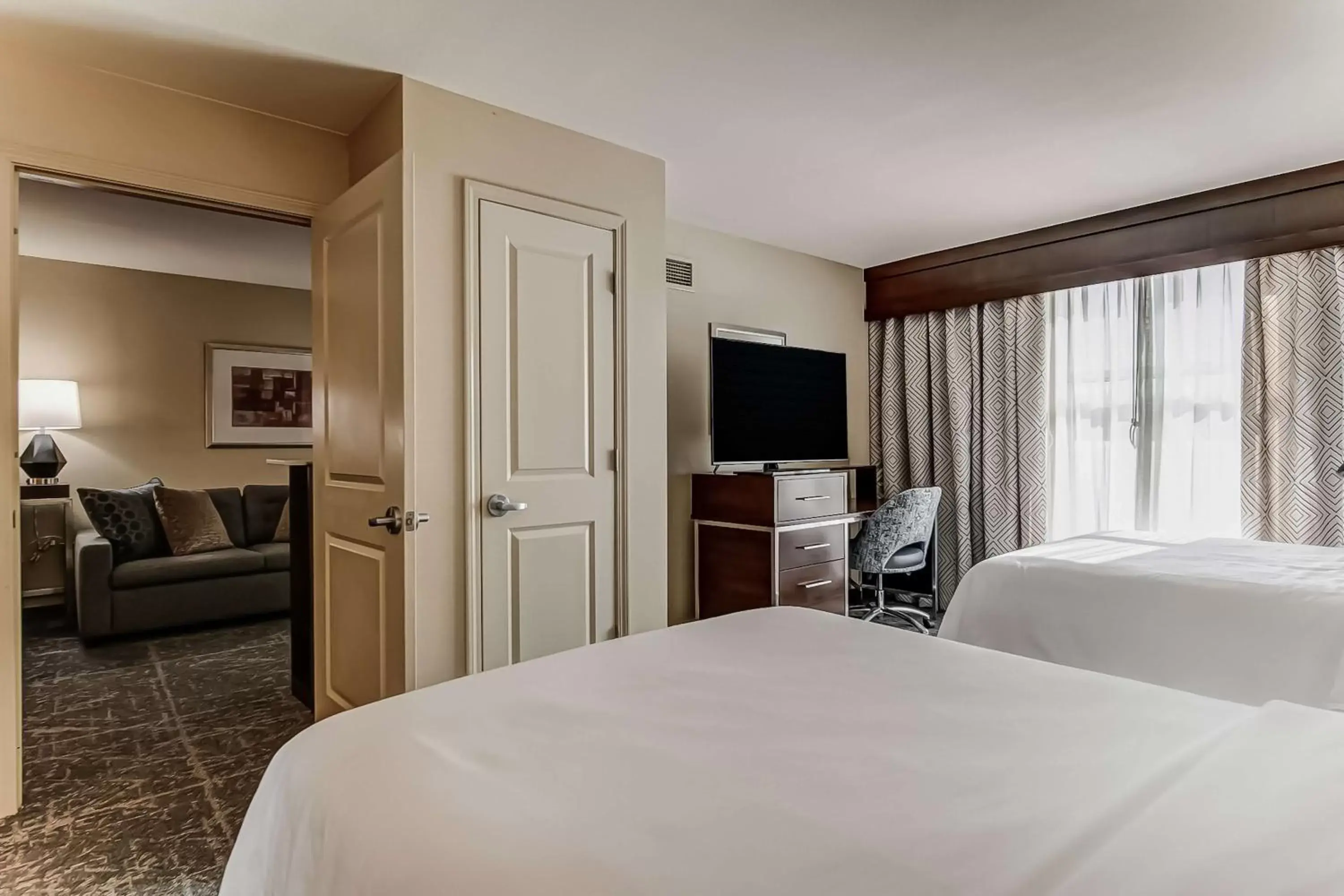 Bedroom, Bed in Embassy Suites Atlanta - Kennesaw Town Center