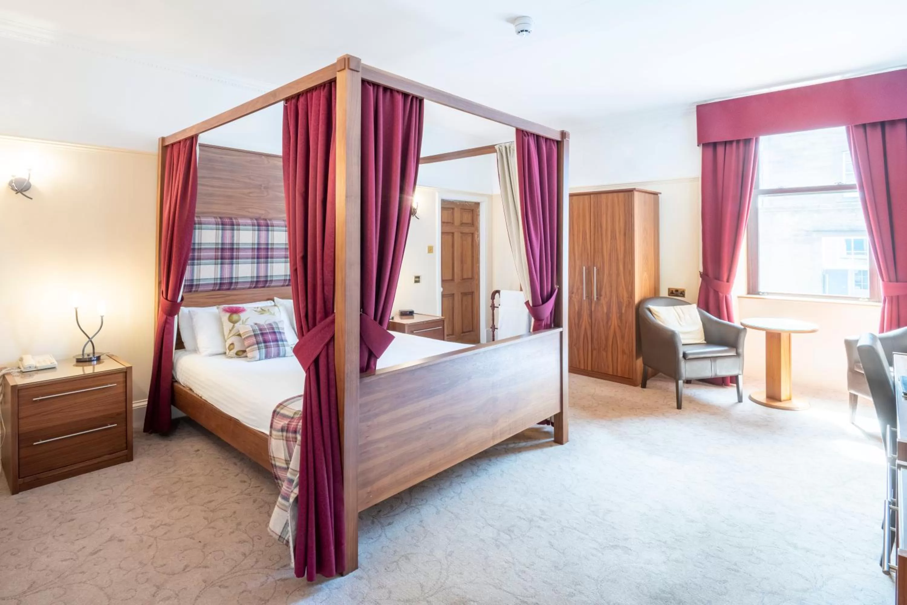 Photo of the whole room, Bed in Park Hotel