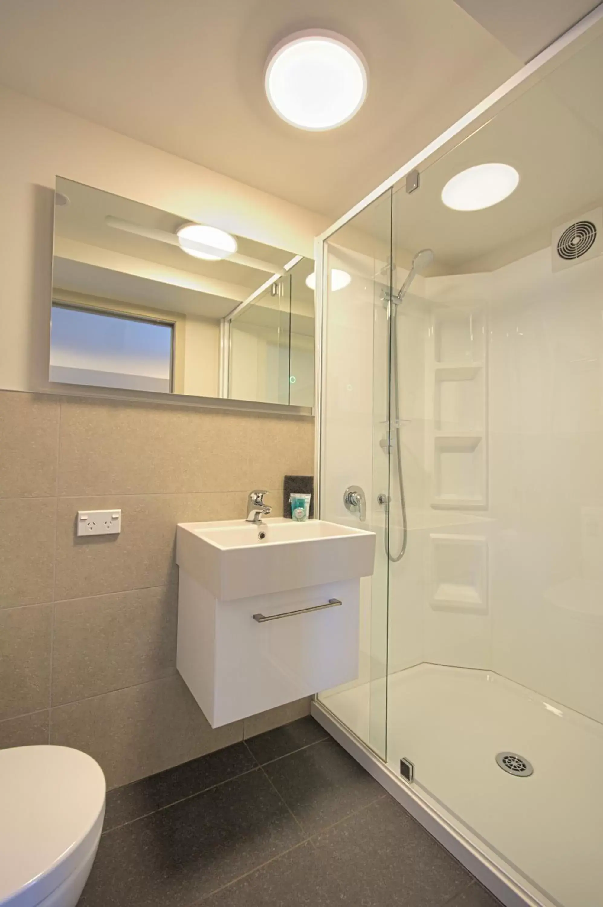 Bathroom in Autoline Queenstown Motel