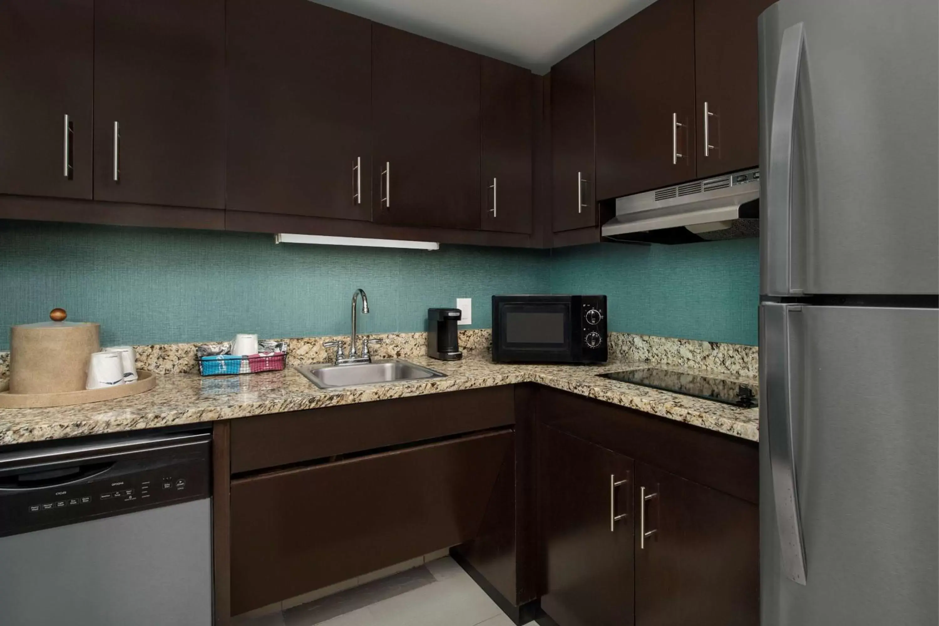 Kitchen or kitchenette, Kitchen/Kitchenette in Hampton Inn & Suites Alpharetta-Windward