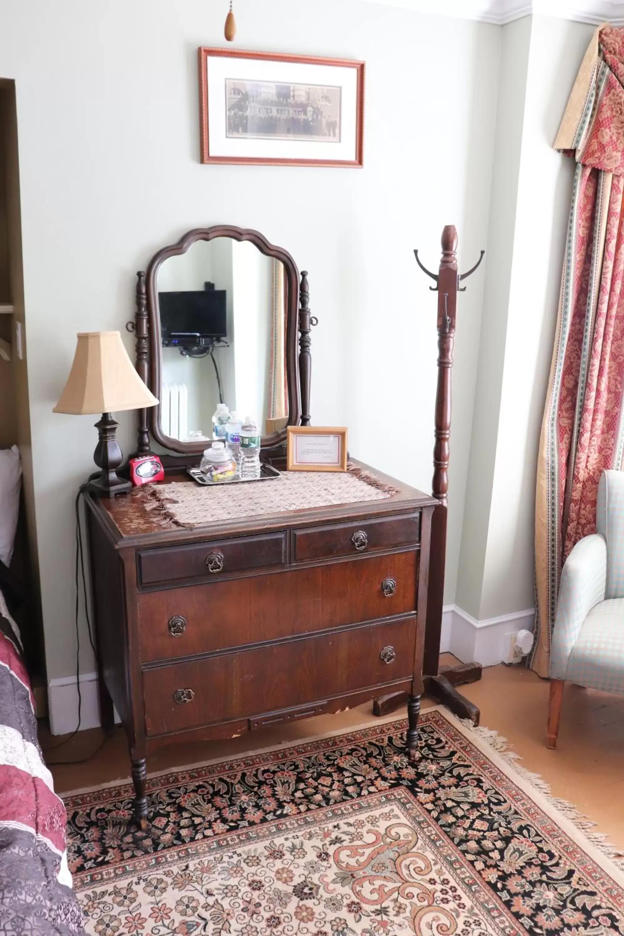 TV/Entertainment Center in Reynolds House inn