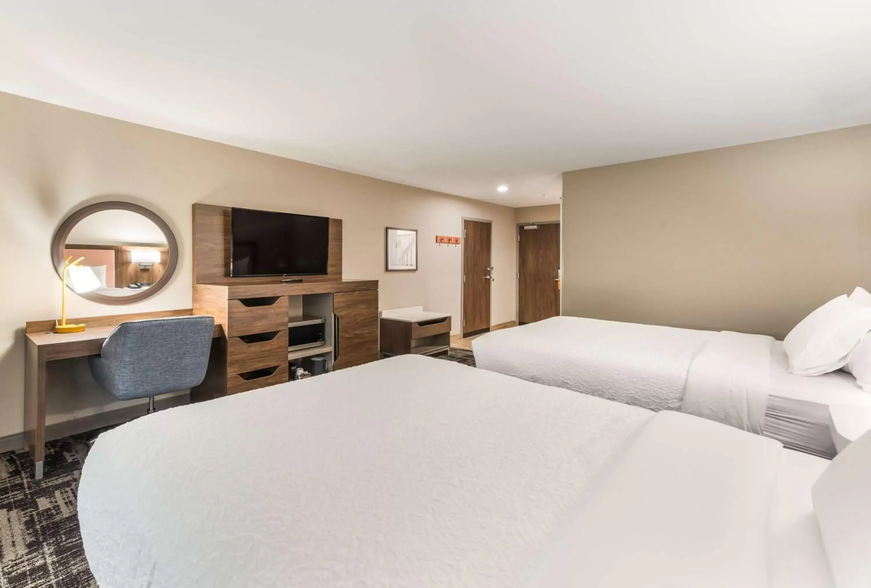 Bedroom in Hampton Inn & Suites Benton Harbor, MI
