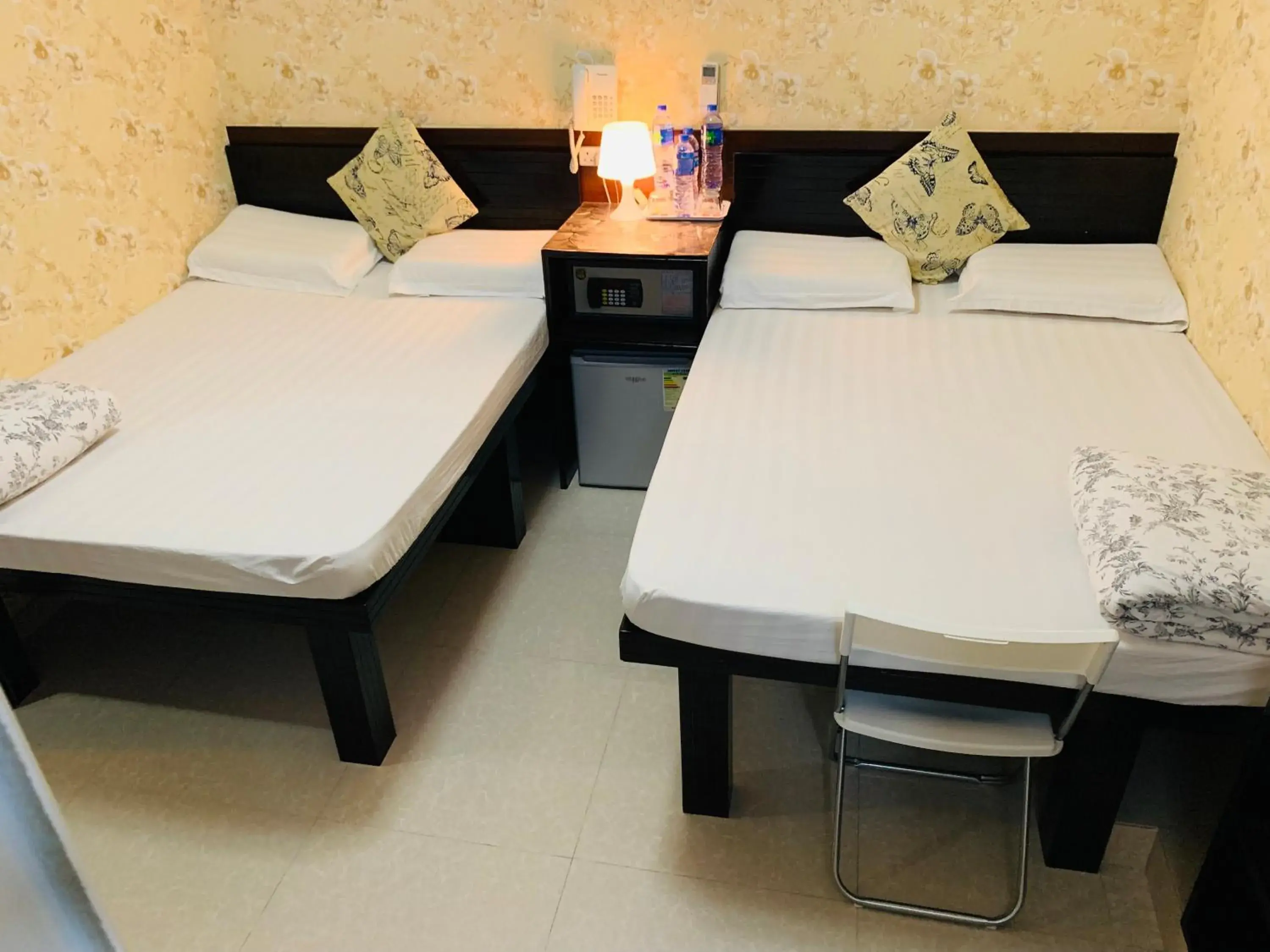 Photo of the whole room, Bed in Modern Photo of the whole room, Bed in Modern