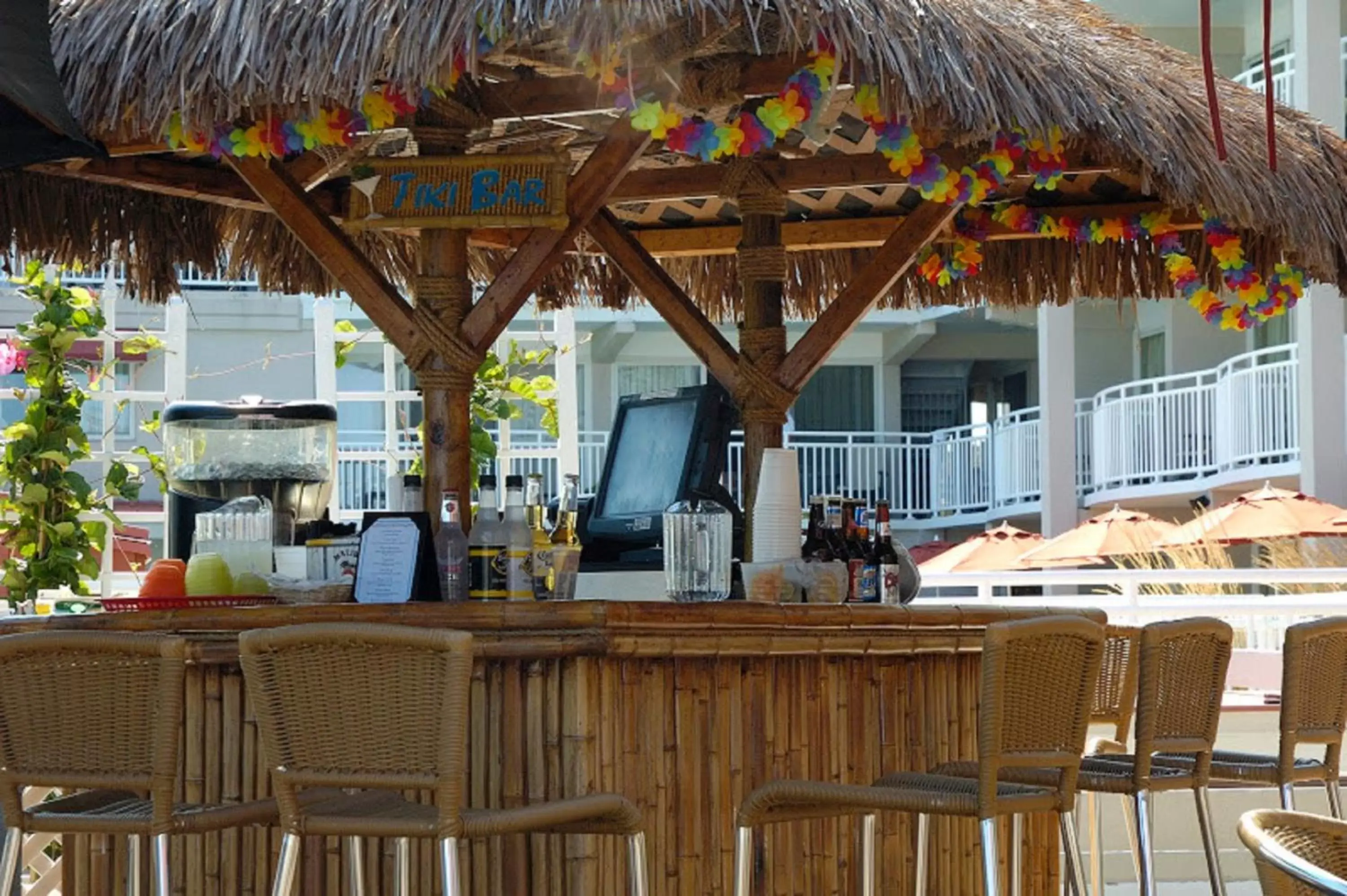 Restaurant/places to eat in Montreal Beach Resort