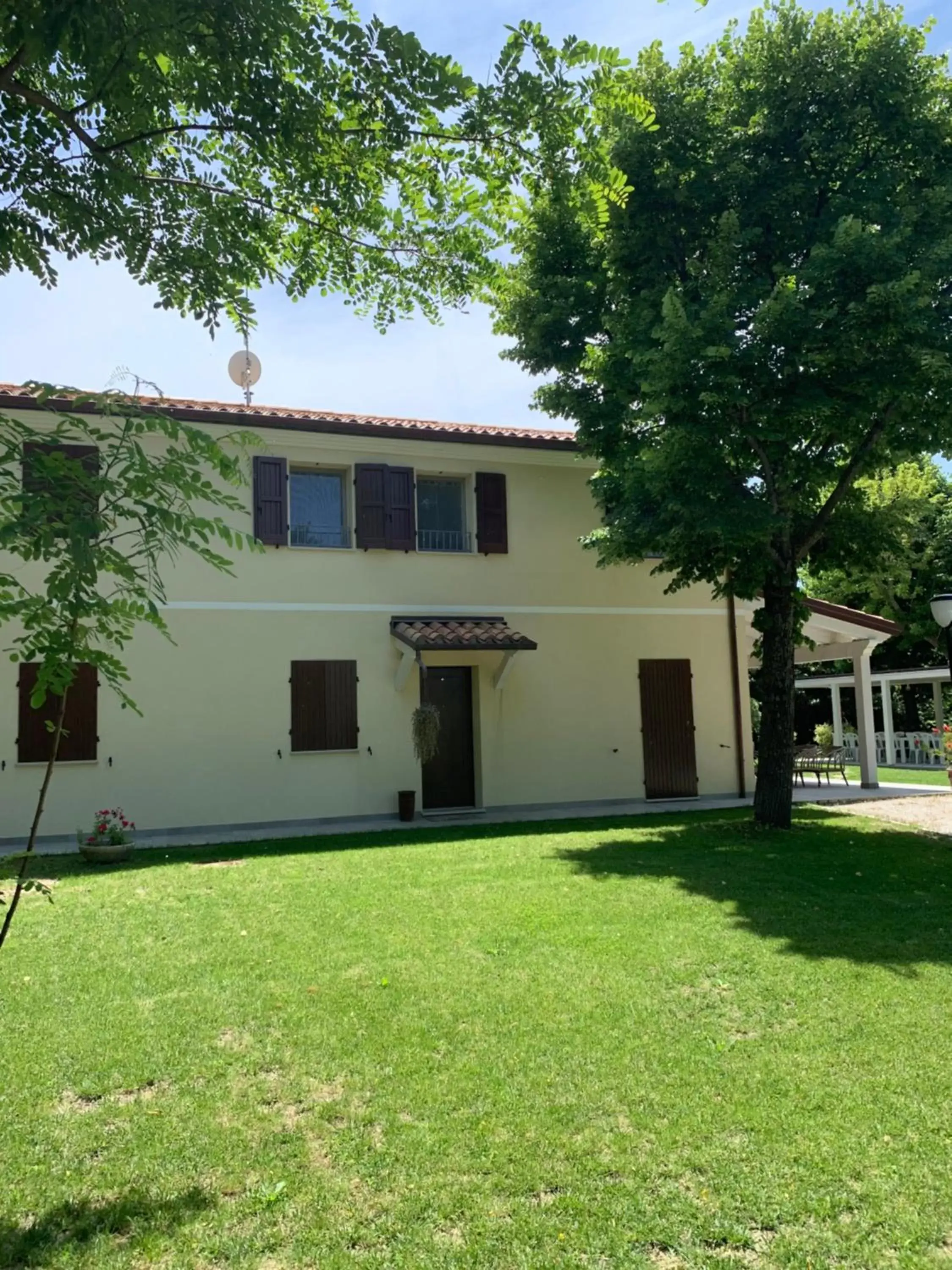 Facade/entrance, Garden in Il Lauro