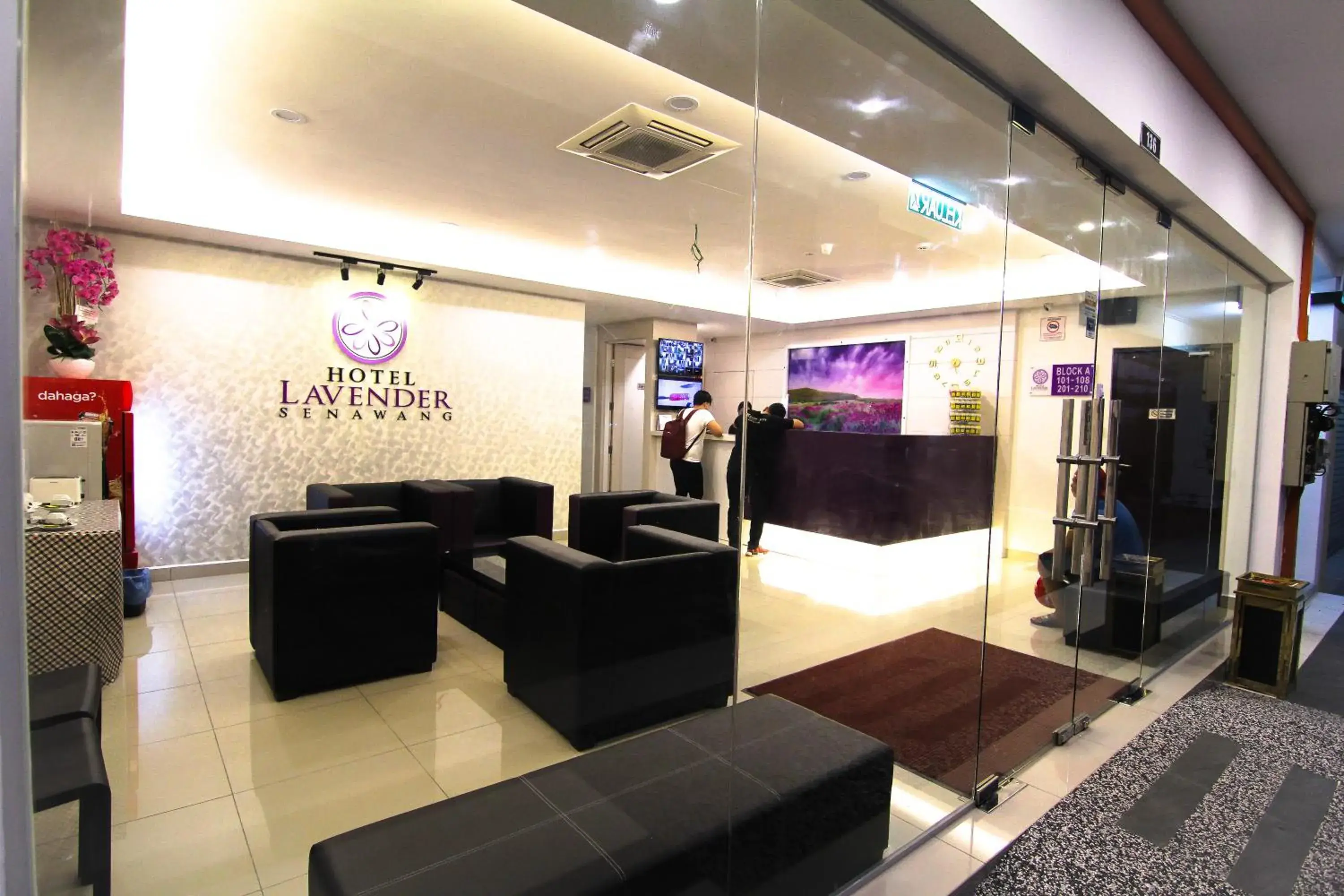 Facade/entrance, Lobby/Reception in Hotel Lavender Senawang