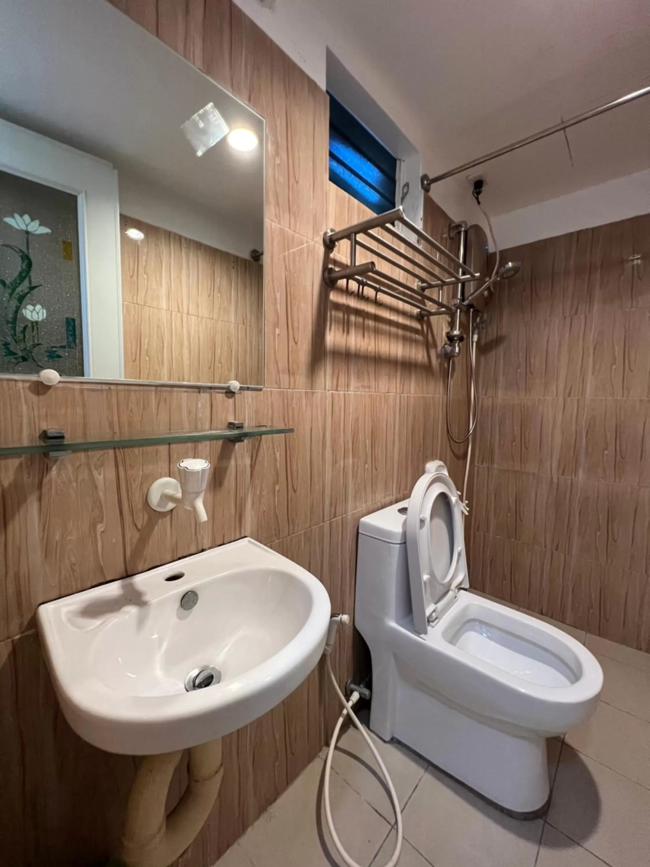 Shower in Ging-Ging Hotel And Resort