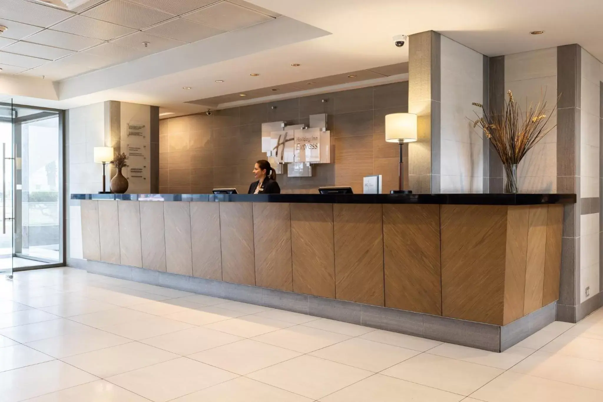 Property building, Lobby/Reception in Holiday Inn Express - Iquique, an IHG Hotel