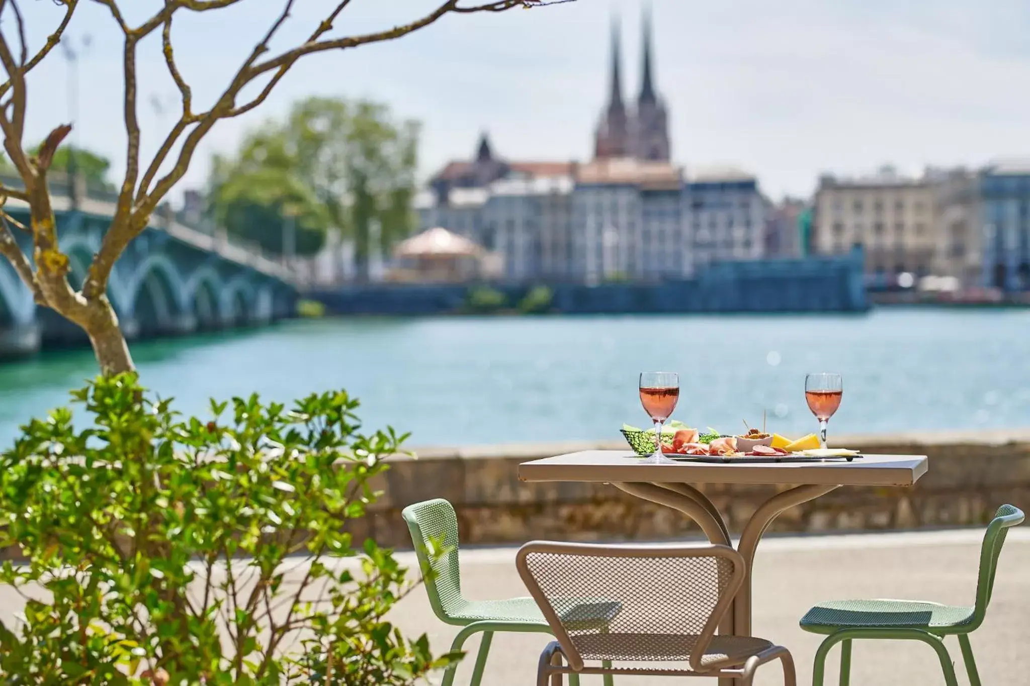 Patio in ibis Styles Bayonne