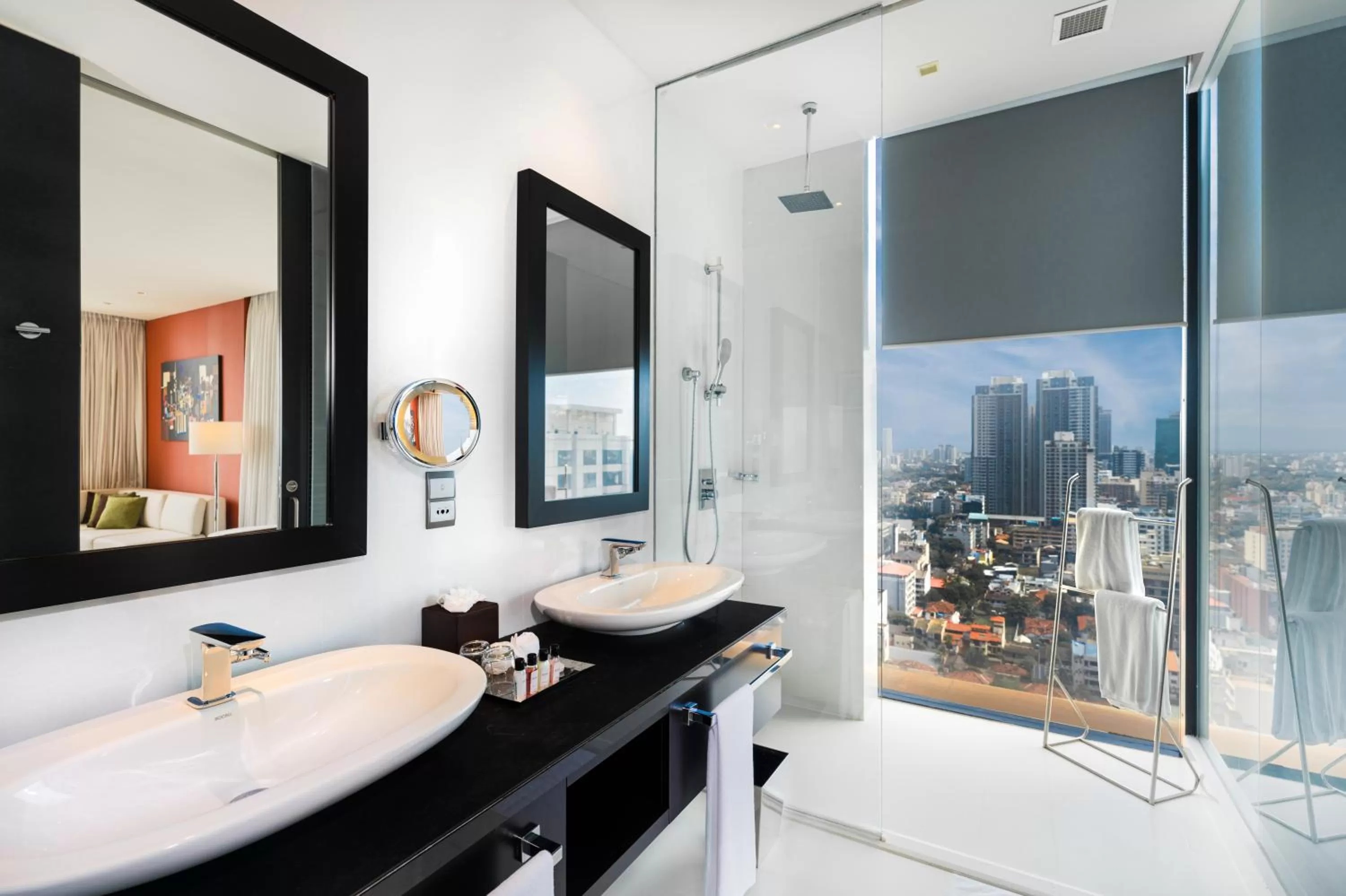 Shower in Mövenpick Hotel Colombo