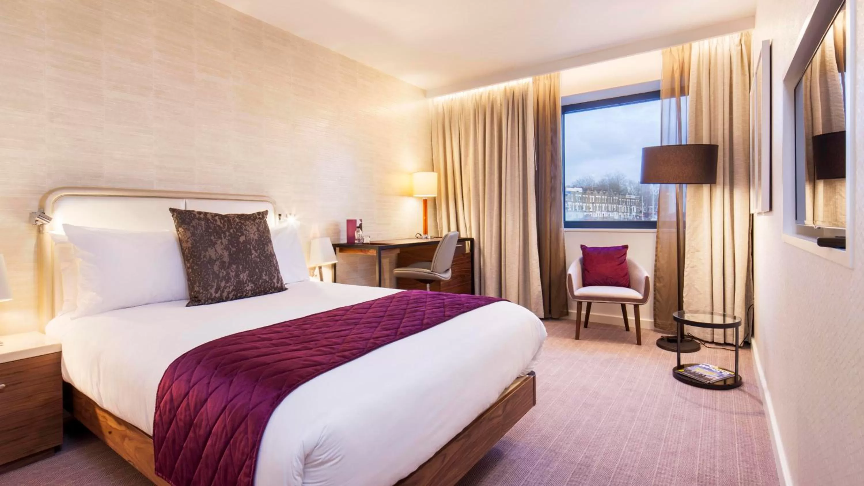 Photo of the whole room, Bed in Crowne Plaza London Kings Cross by IHG