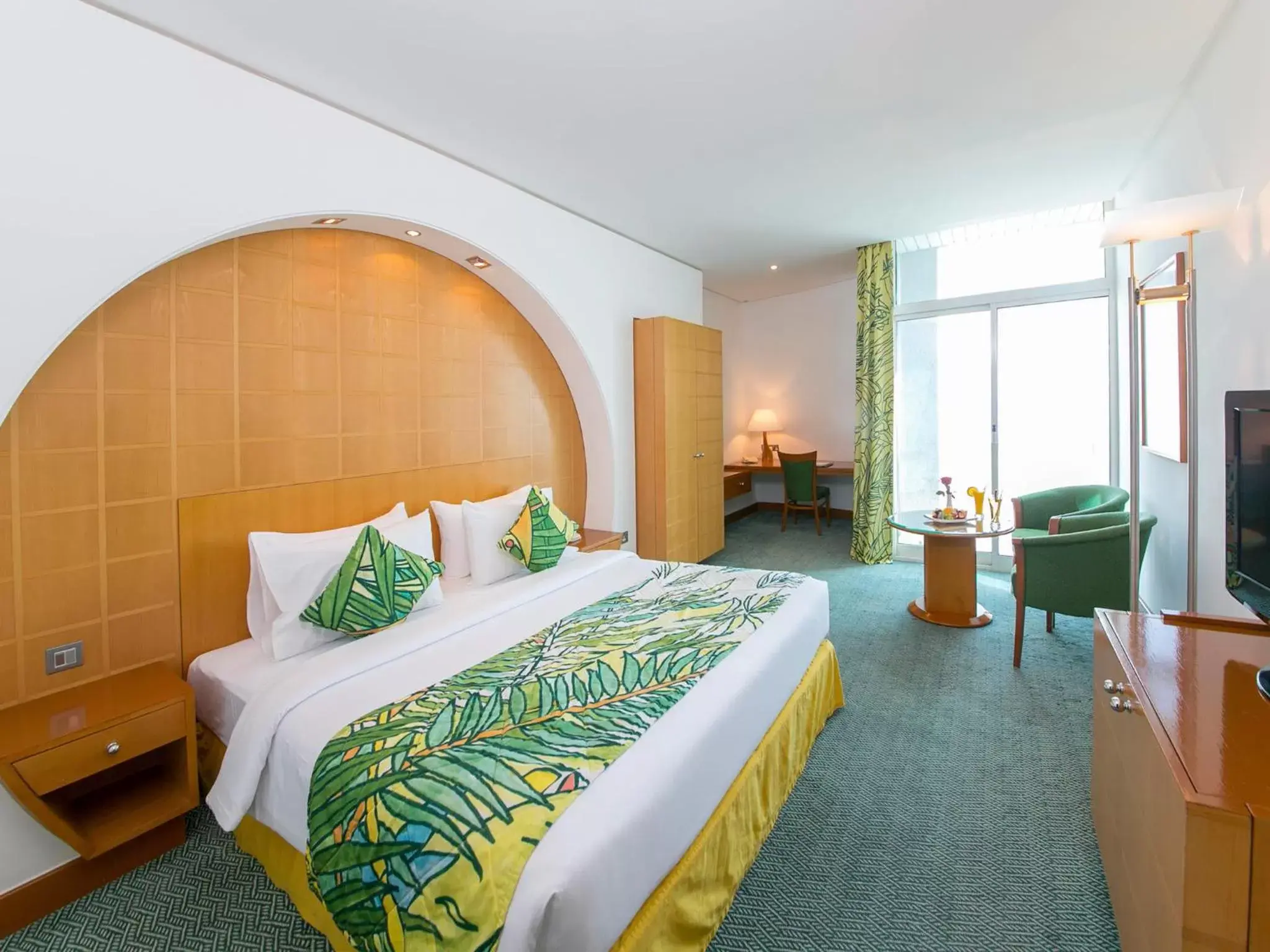 Deluxe Double Room with Golf View in Mercure Grand Jebel Hafeet Hotel