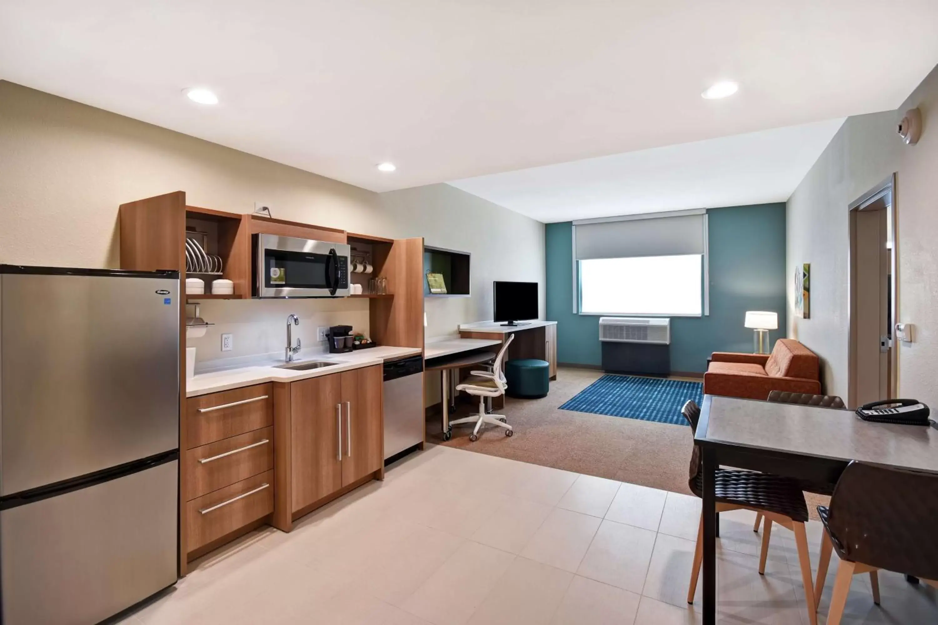 Bedroom, Kitchen/Kitchenette in Home2 Suites By Hilton Columbus Downtown