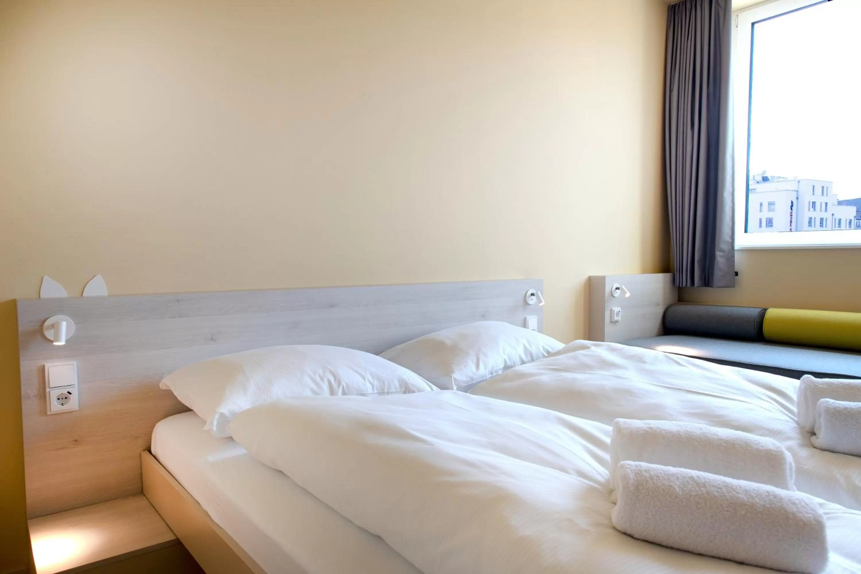 Bedroom, Bed in MEININGER Hotel Bremen Hauptbahnhof