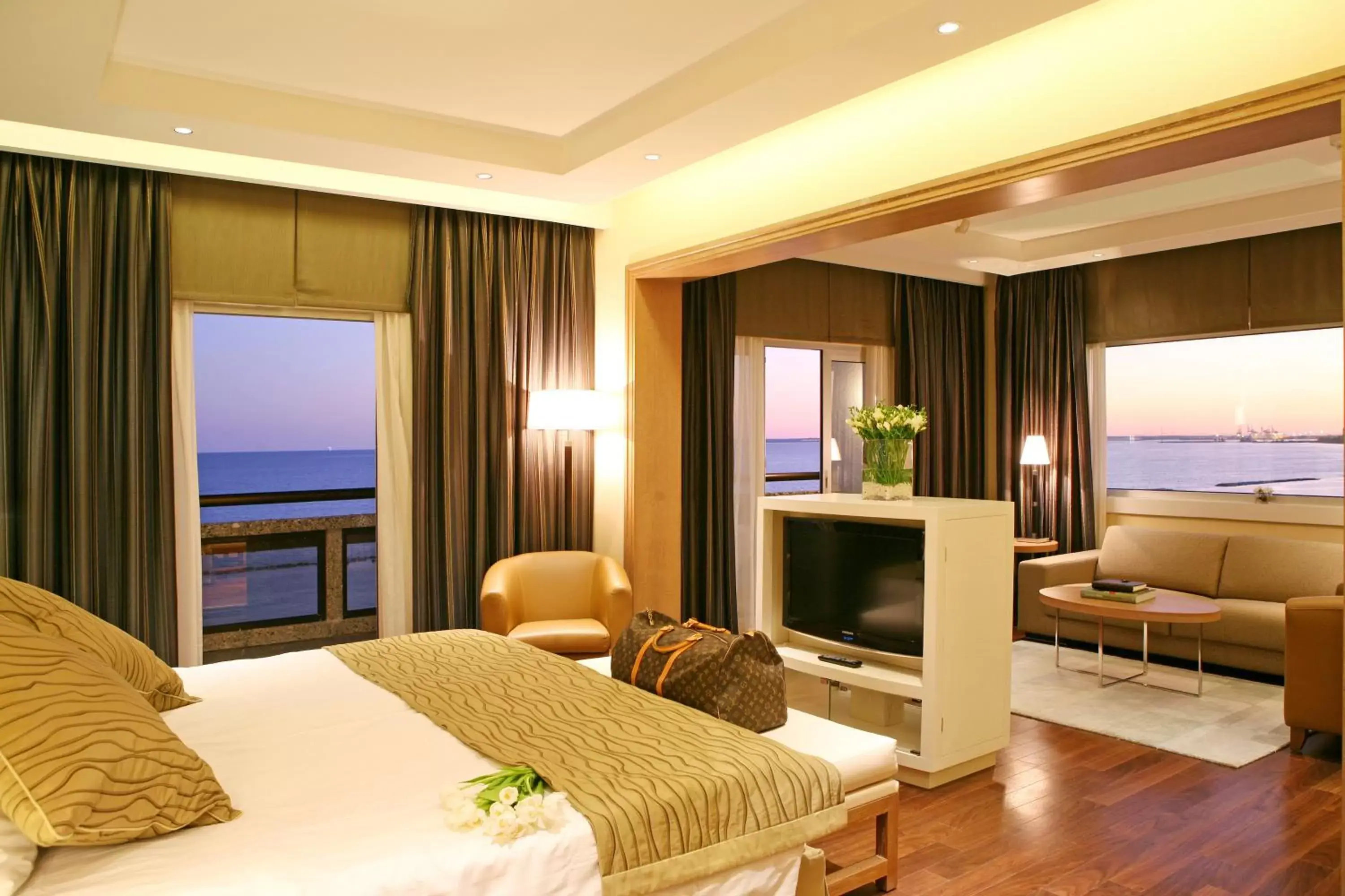 Photo of the whole room, Sea View in Crowne Plaza Limassol, an IHG Hotel