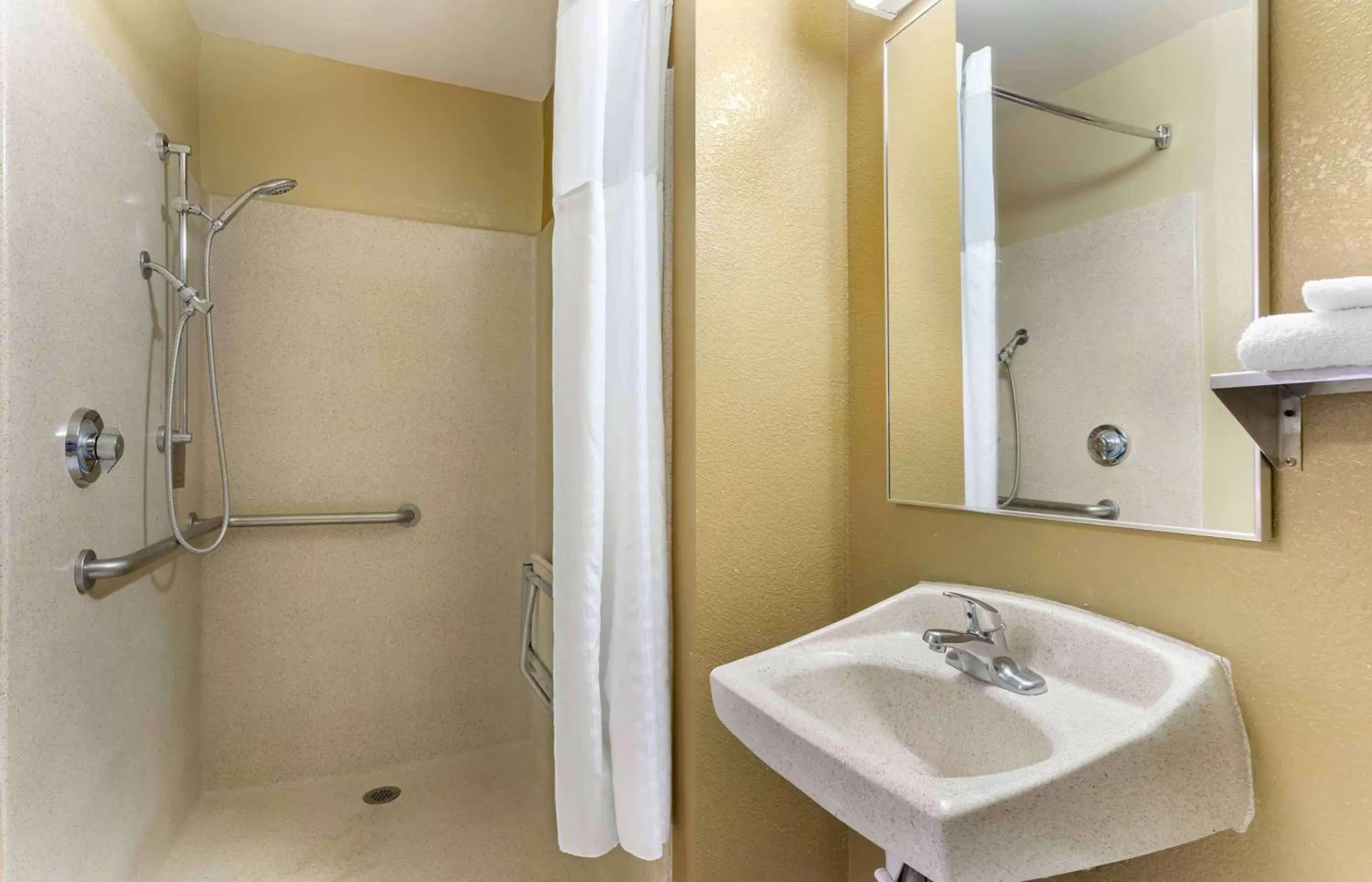 Bathroom in Extended Stay America Suites - Livermore - Airway Blvd