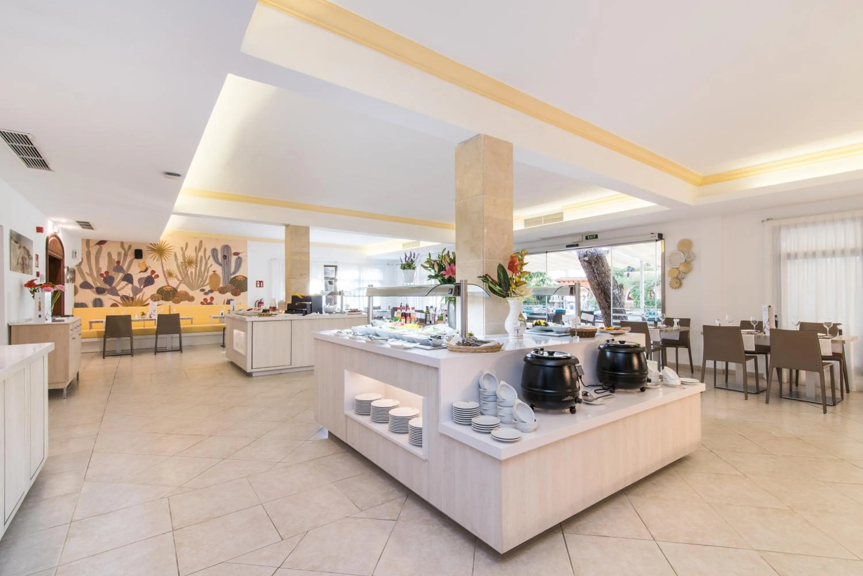 Restaurant/places to eat in Hotel Baviera