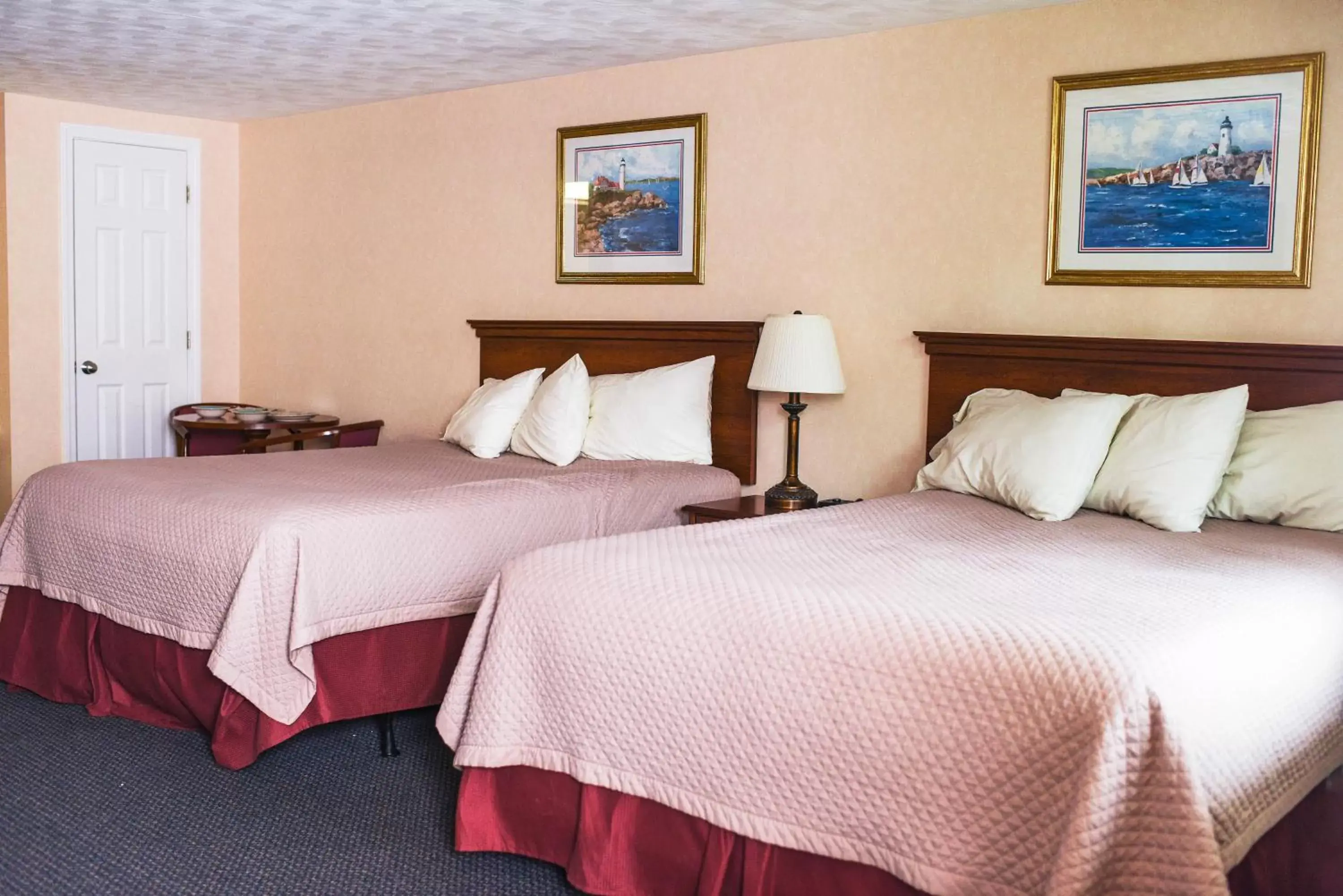 Bed in Ogunquit Hotel and Suites