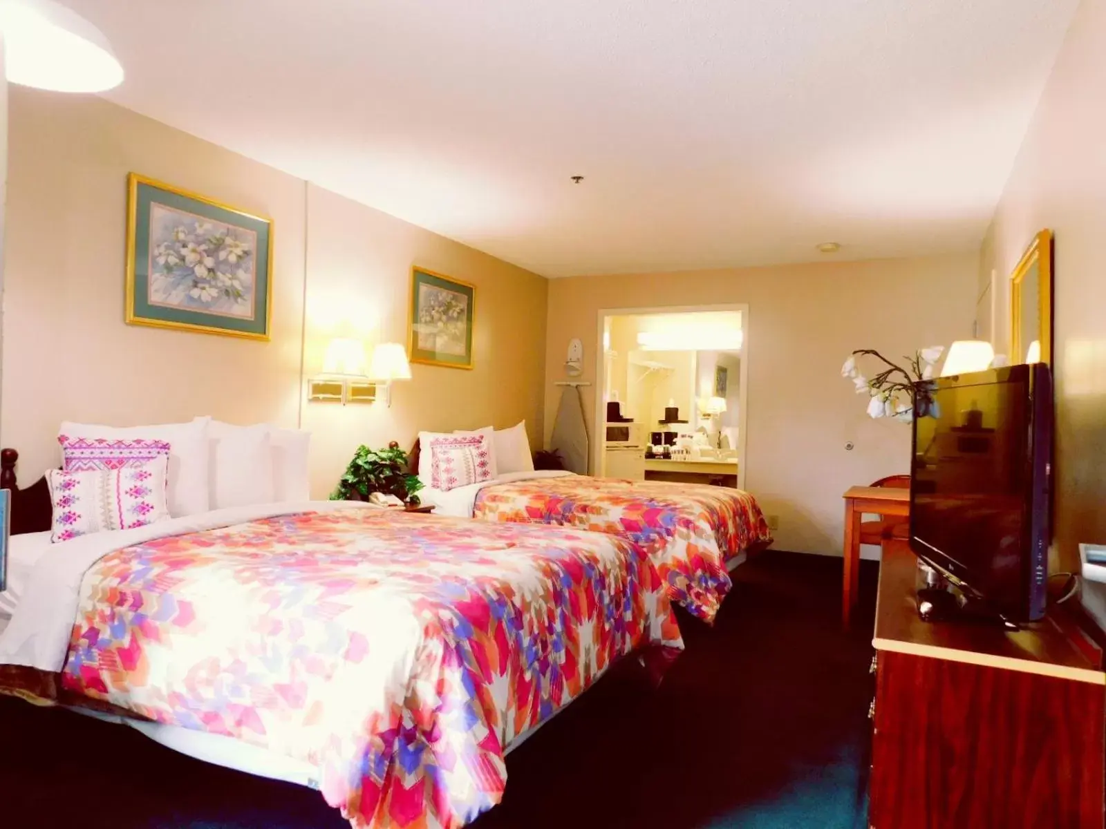 Bedroom, Bed in Americas Best Value Inn - Rome