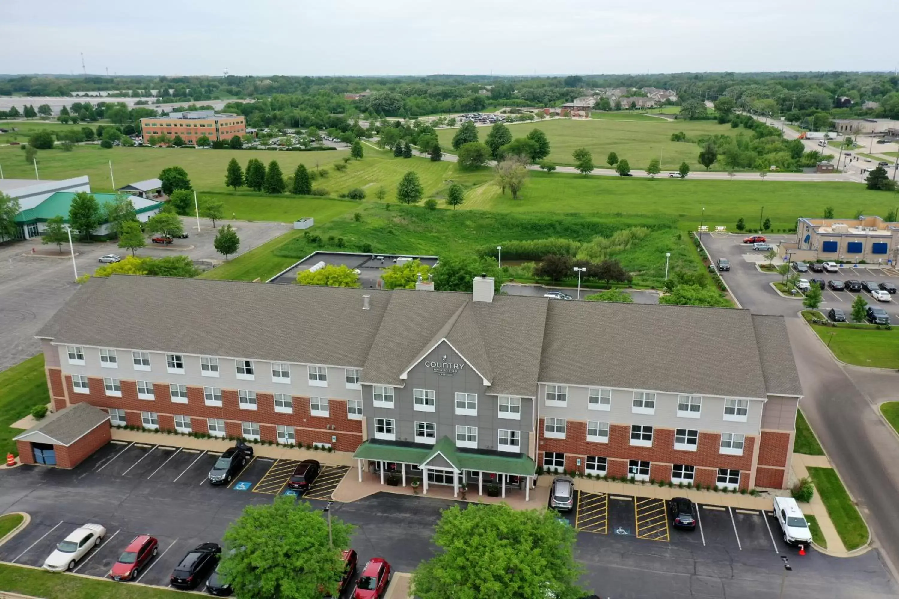 Property building, Bird's-eye View in Country Inn & Suites by Radisson, Crystal Lake, IL