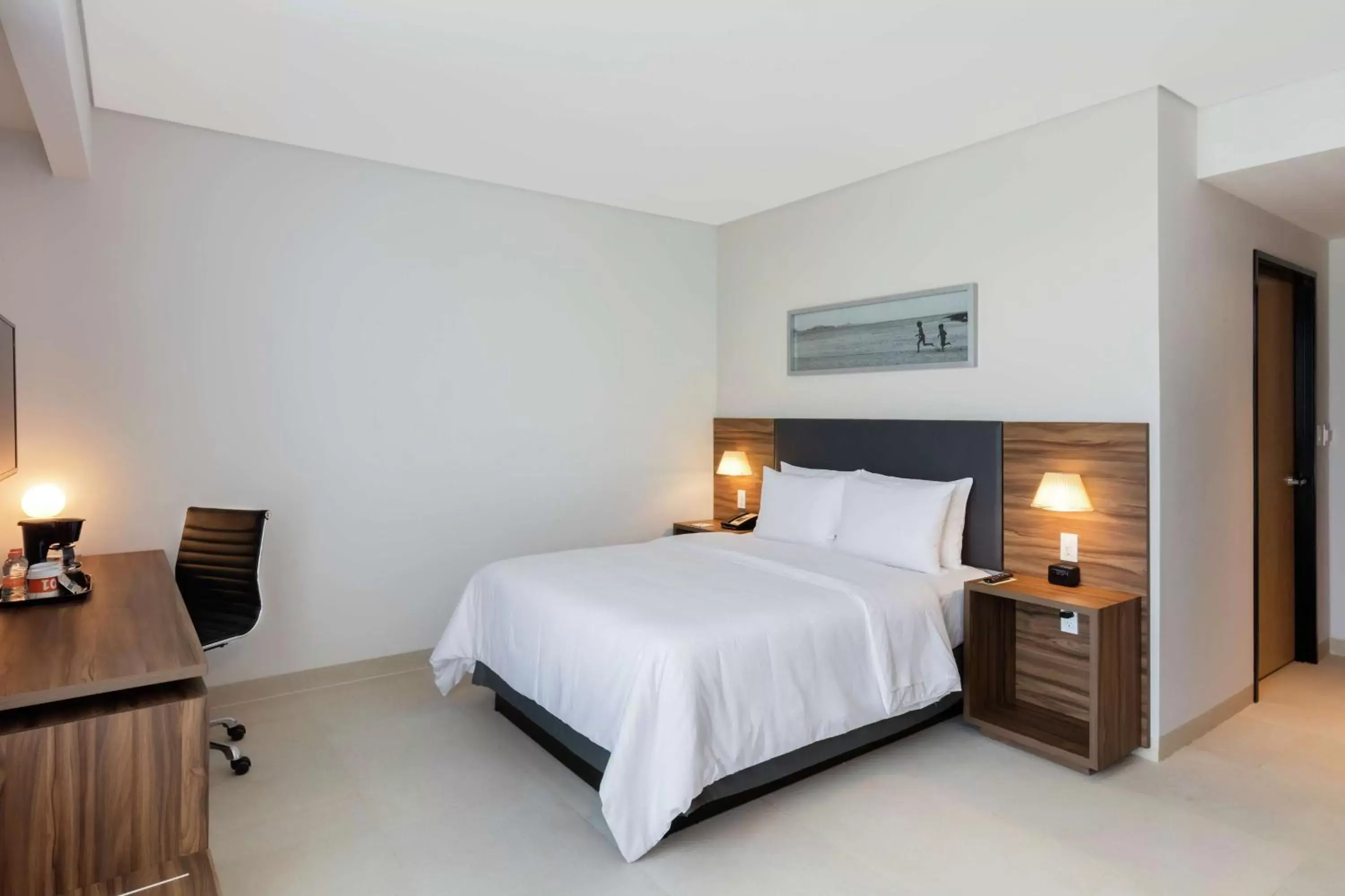 Bedroom, Bed in Hampton Inn By Hilton Cancun Cumbres