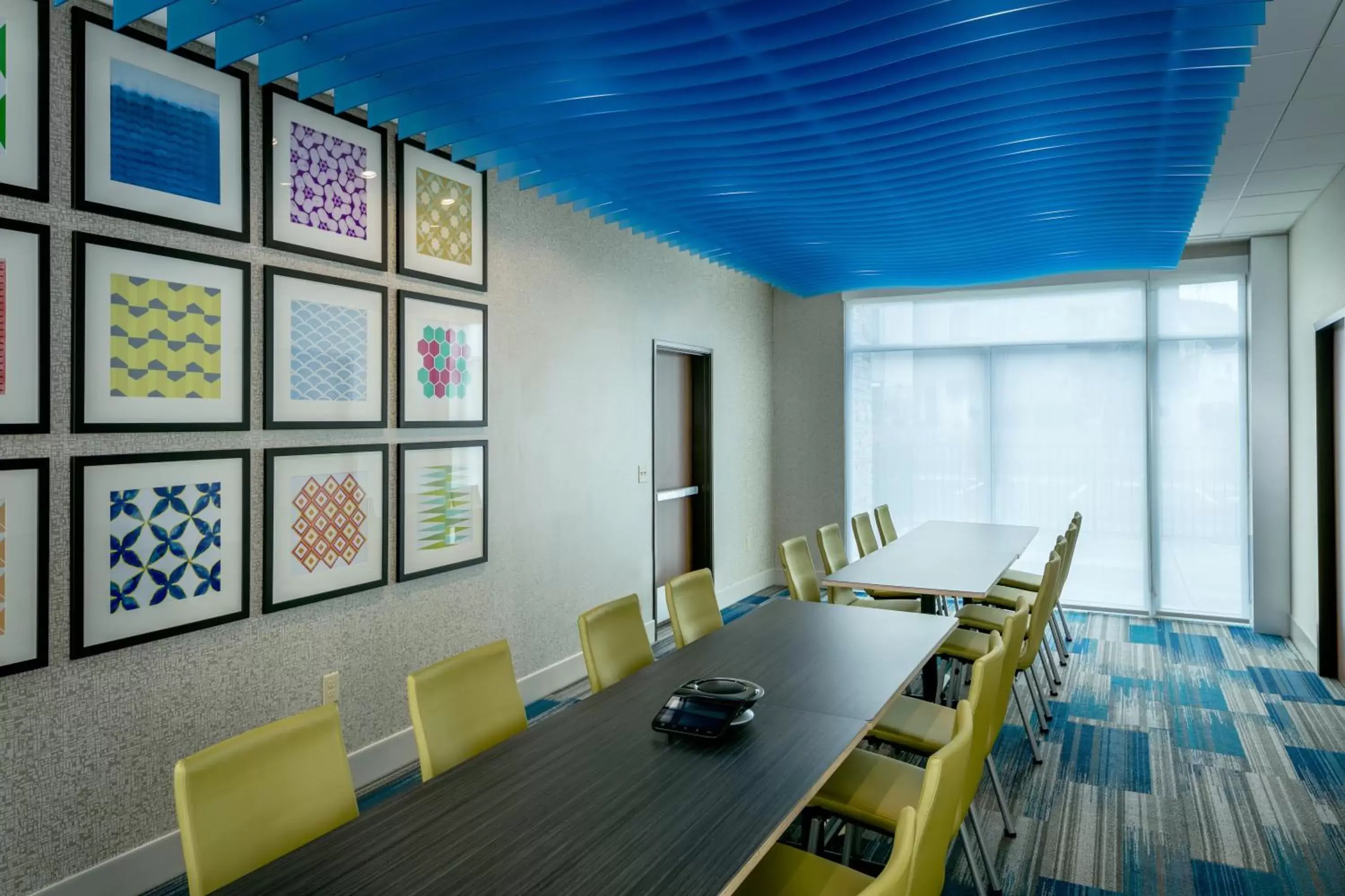Meeting/conference room in Holiday Inn Express & Suites - Medford, an IHG Hotel