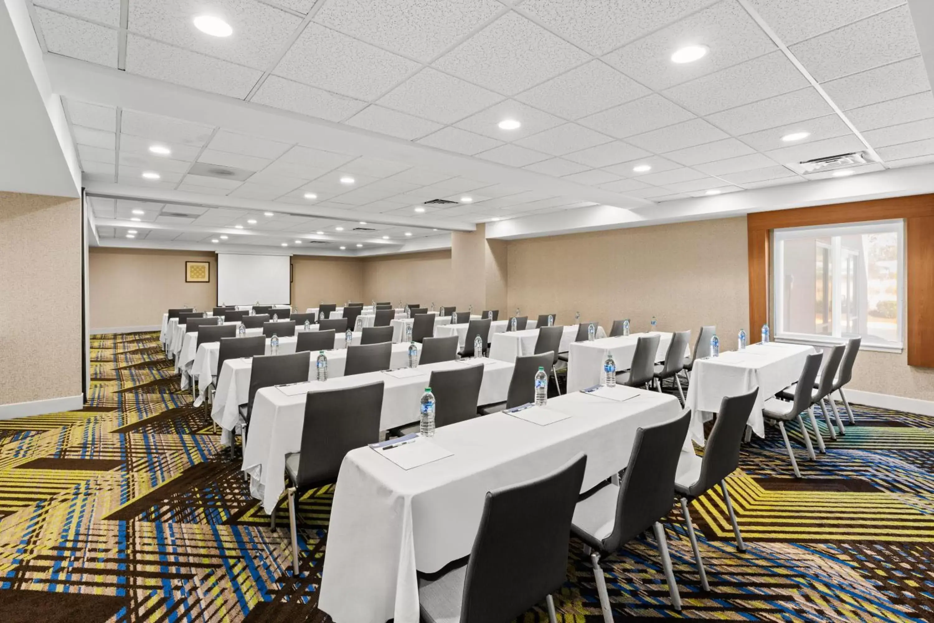 Meeting/conference room in Holiday Inn Express and Suites Sumner, an IHG Hotel