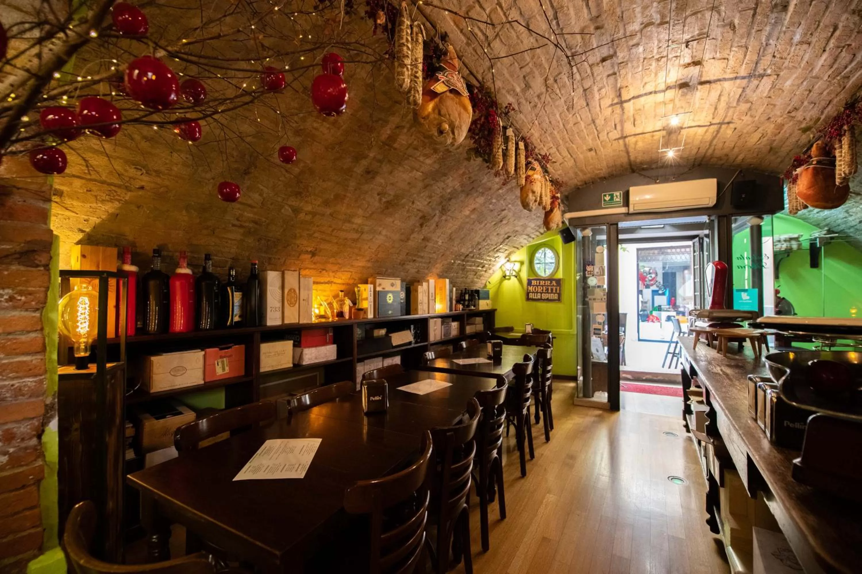 Restaurant/places to eat in Alessi Hotel Trattoria