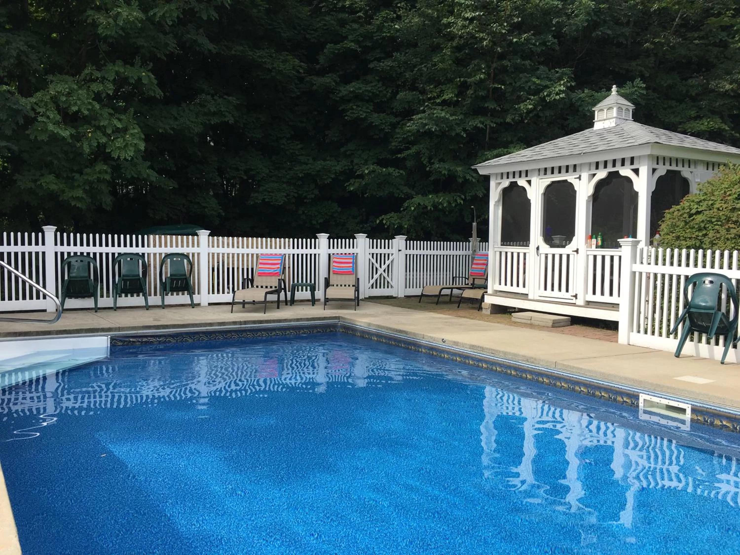Swimming pool in Center Harbor Sutton House B & B