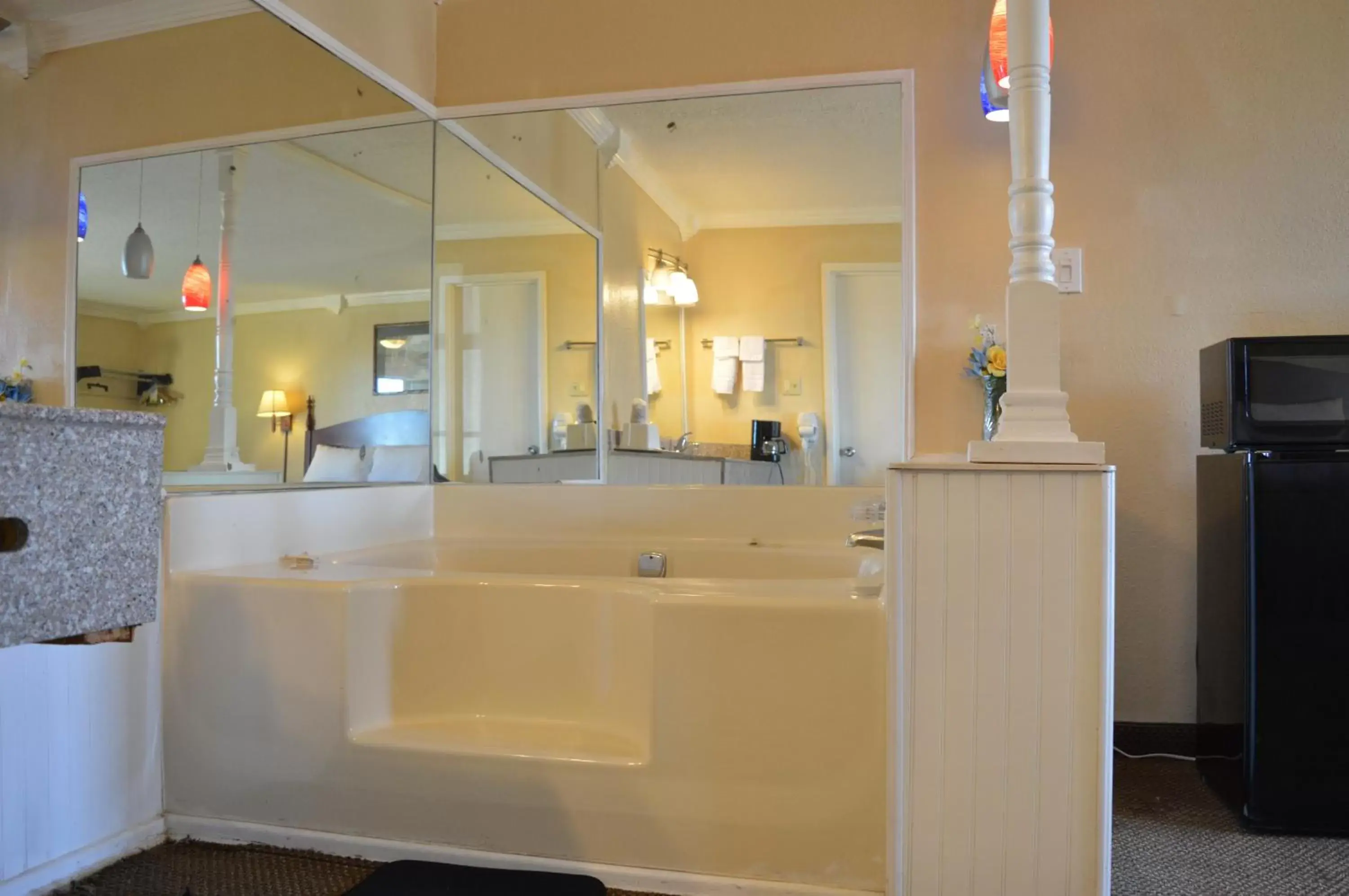 Bedroom, Bathroom in Knights Inn Greenville