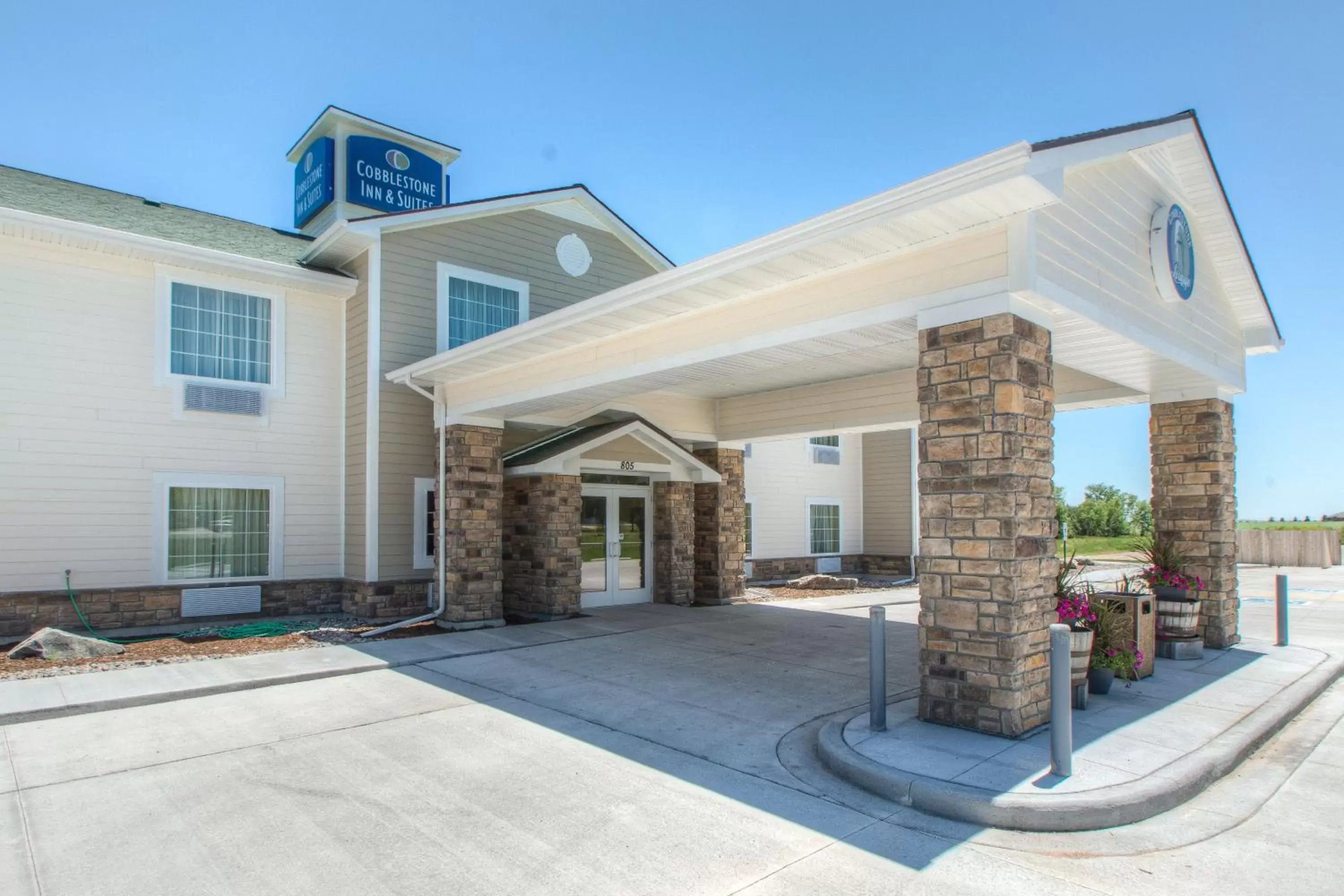 Facade/entrance, Property Building in Cobblestone Inn & Suites - Holyoke