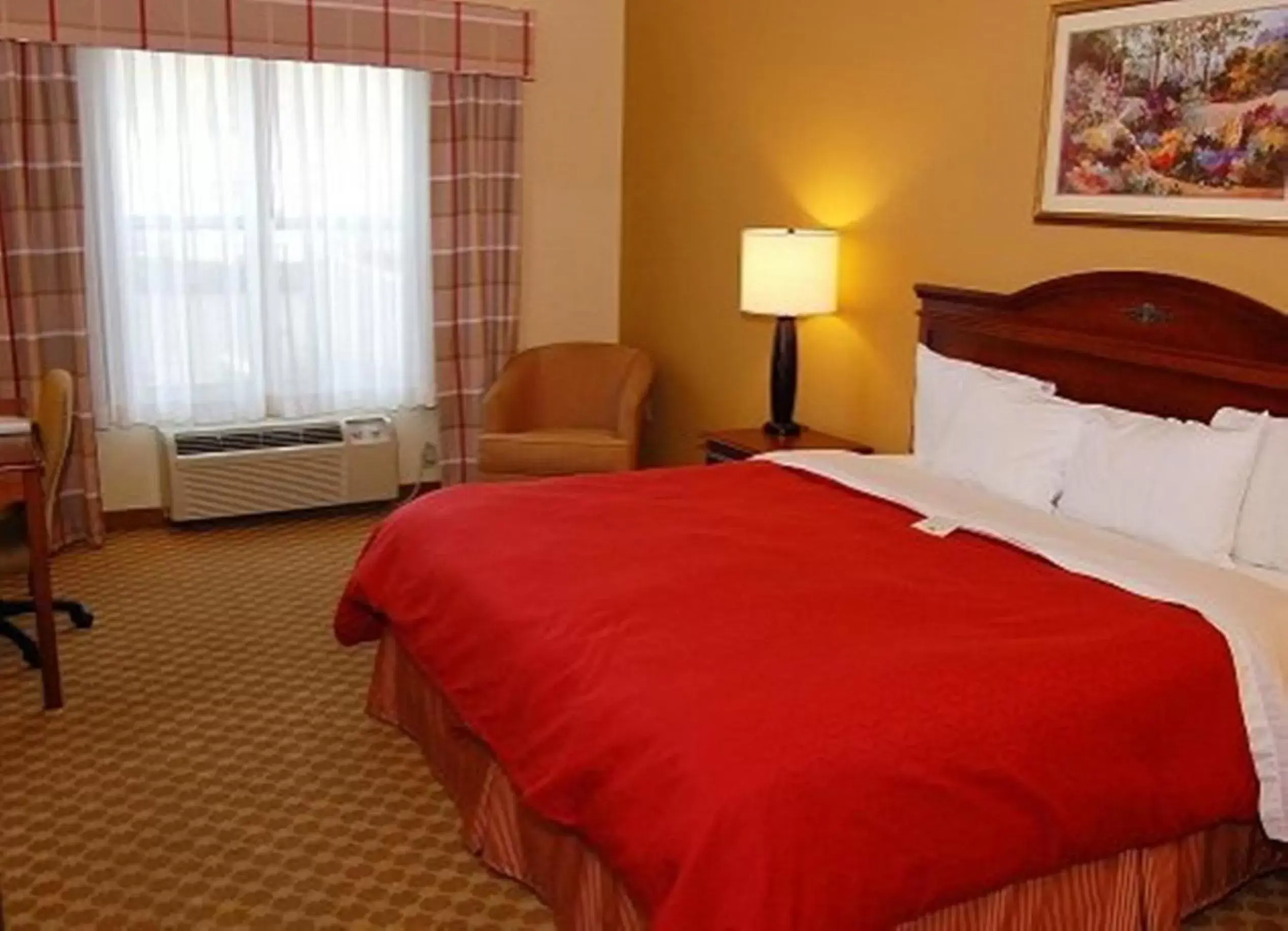Bed in Country Inn & Suites by Radisson, Frackville (Pottsville), PA