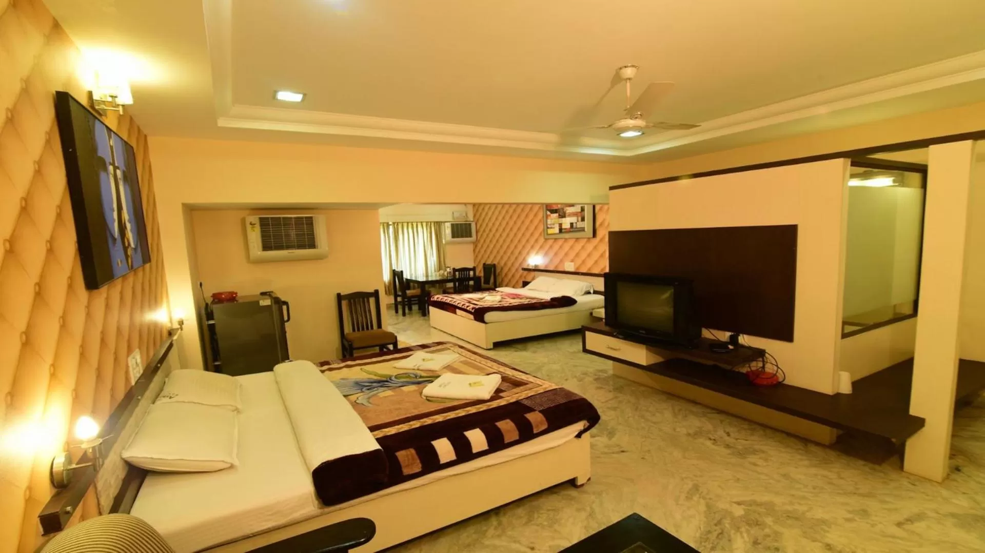 Photo of the whole room, Bed in Hotel Ashlesh Manipal