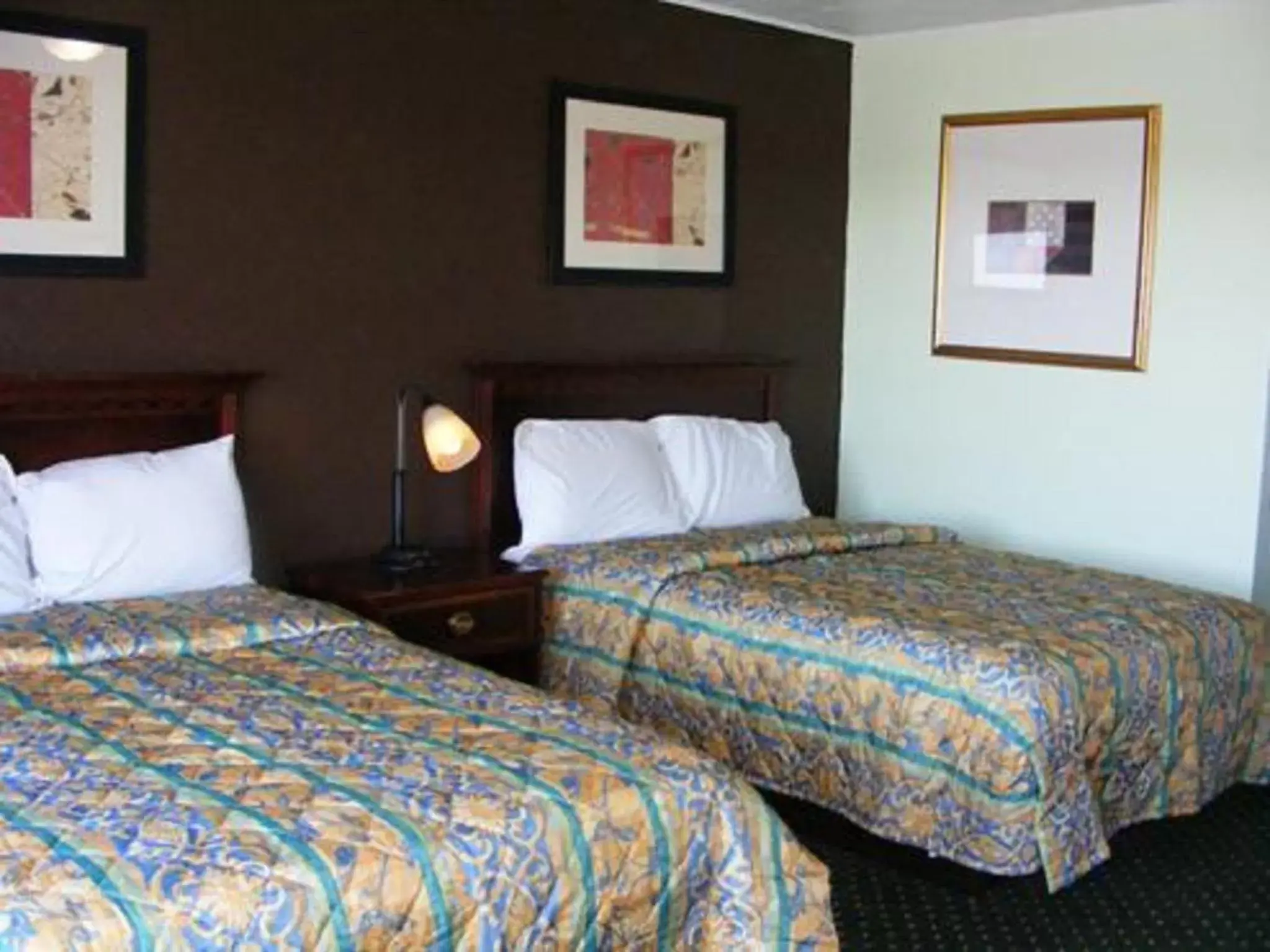 Double Room with Two Double Beds - Smoking in Budget Inn Palmyra Double Room with Two Double Beds - Smoking in Budget Inn Palmyra