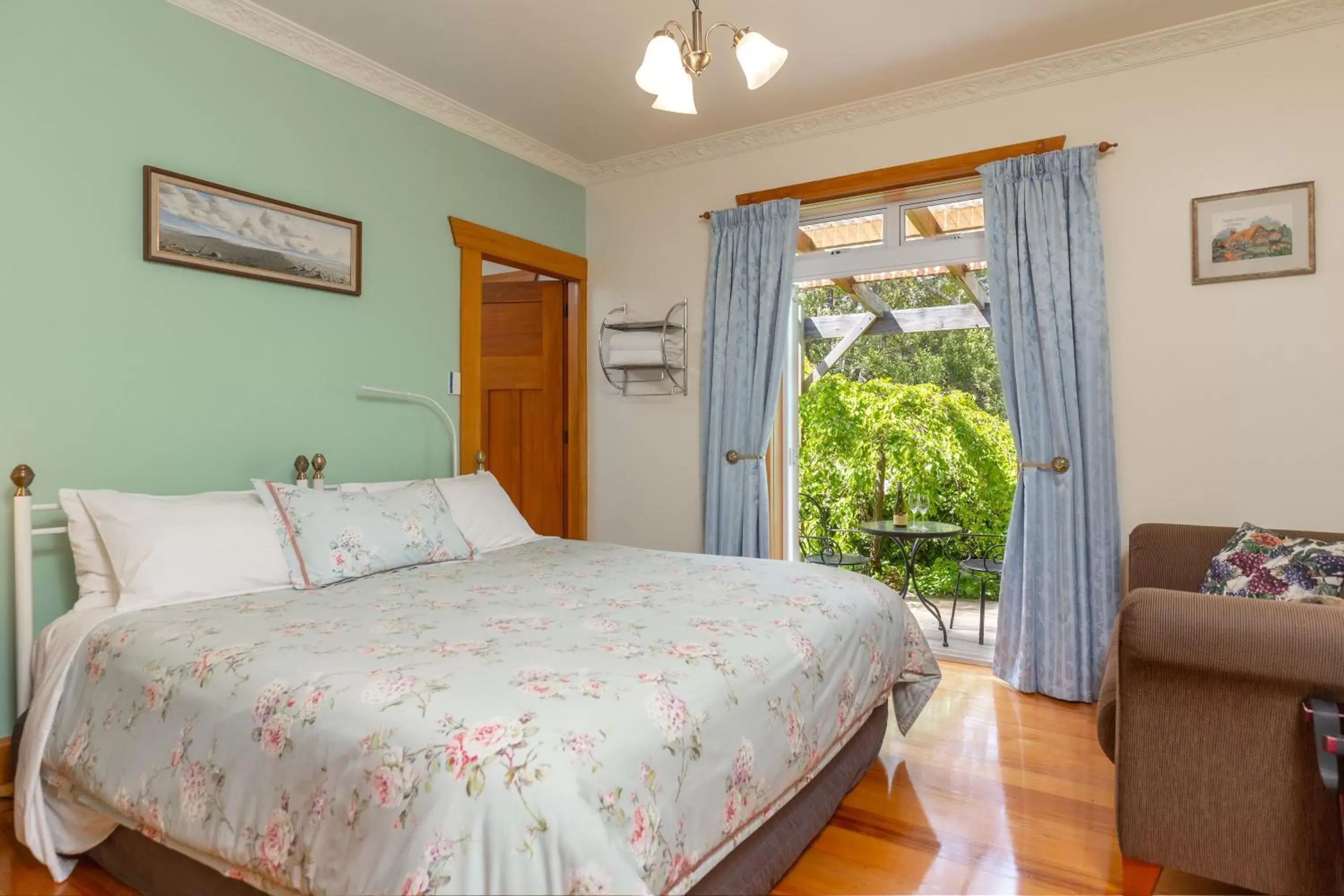 King Room with Courtyard in Olde Mill House B&B & Bike2Wine cycle hire King Room with Courtyard in Olde Mill House B&B & Bike2Wine cycle hire