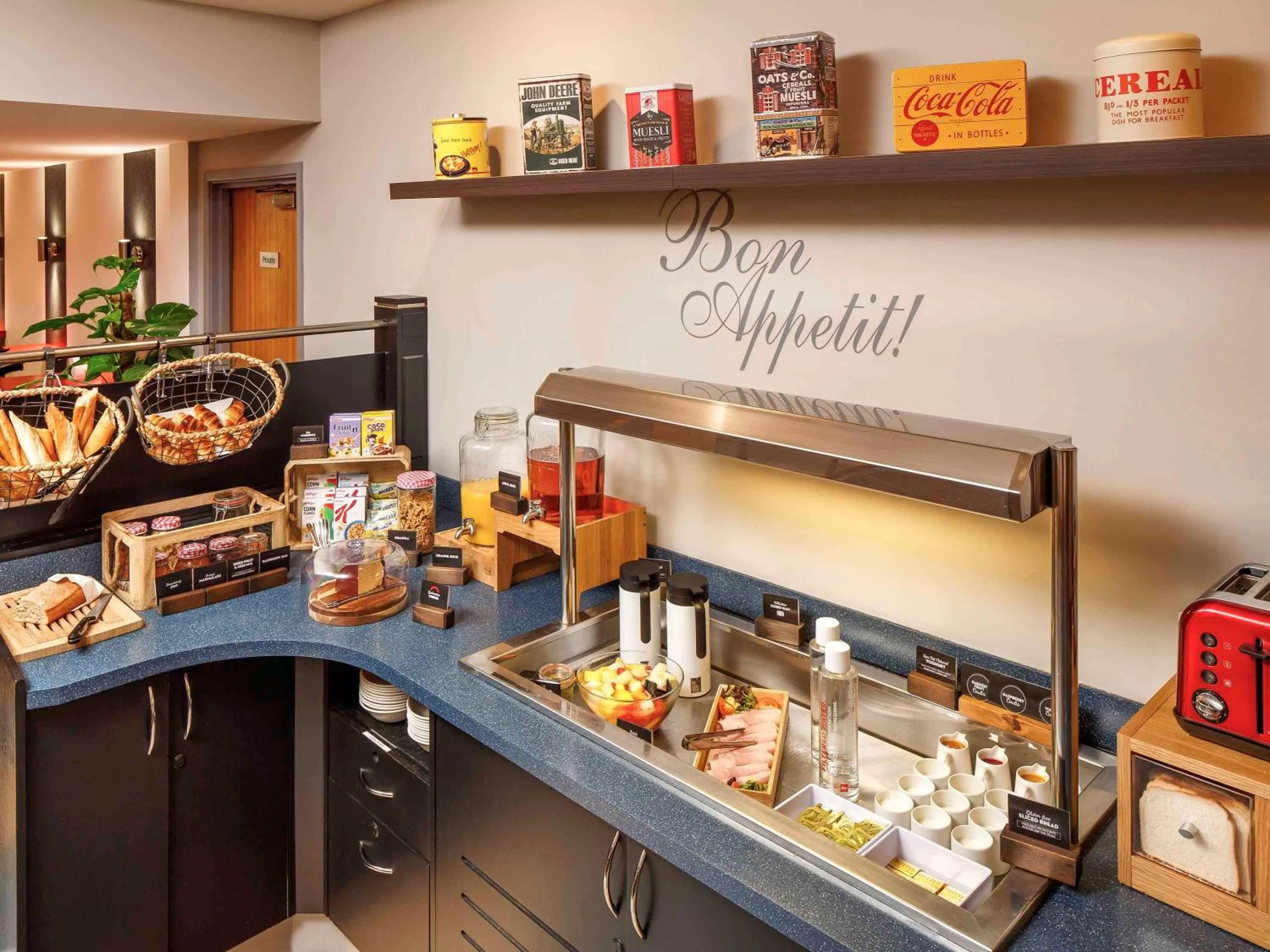 Restaurant/places to eat in ibis Lincoln