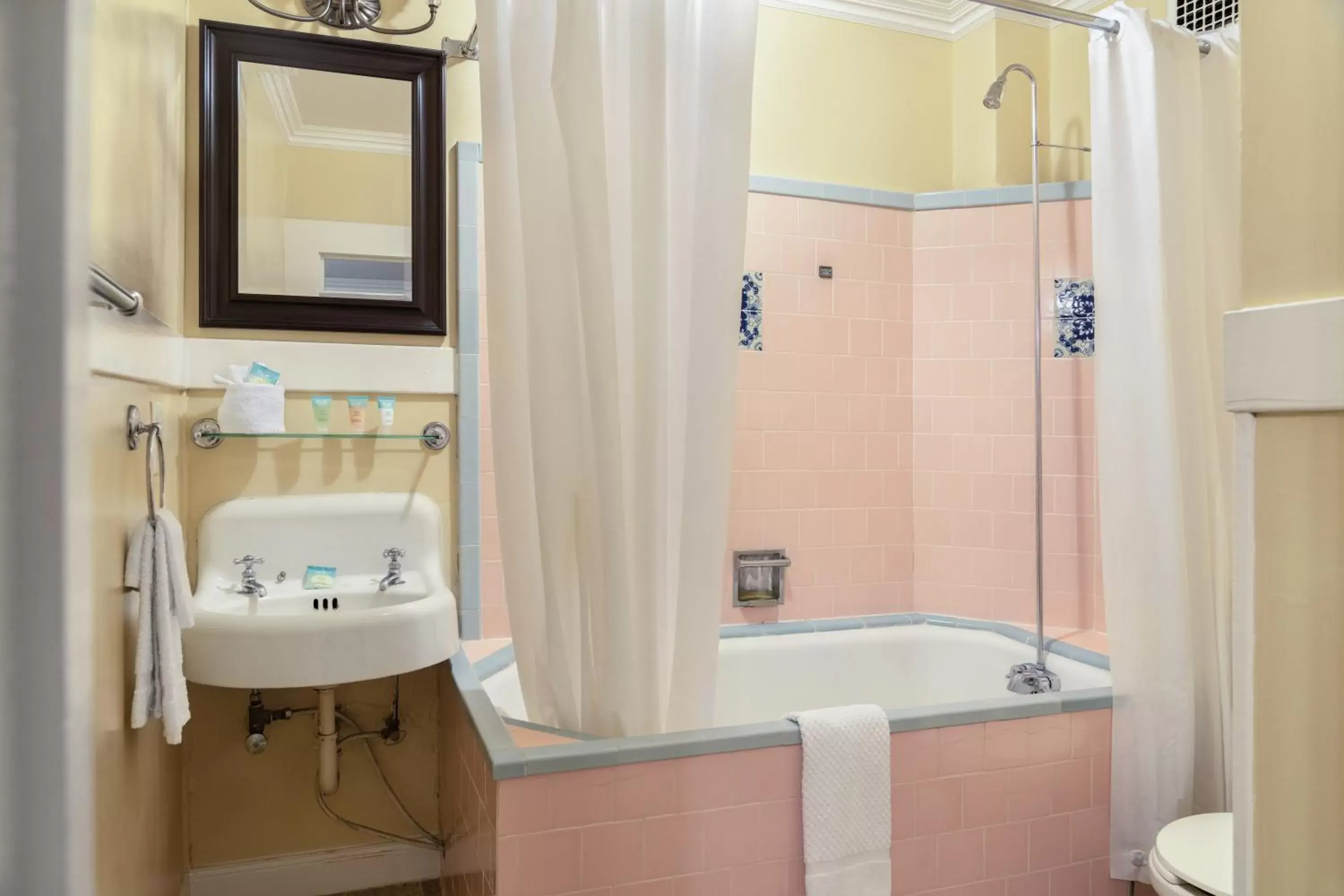 Bathroom in Historic Sonora Inn