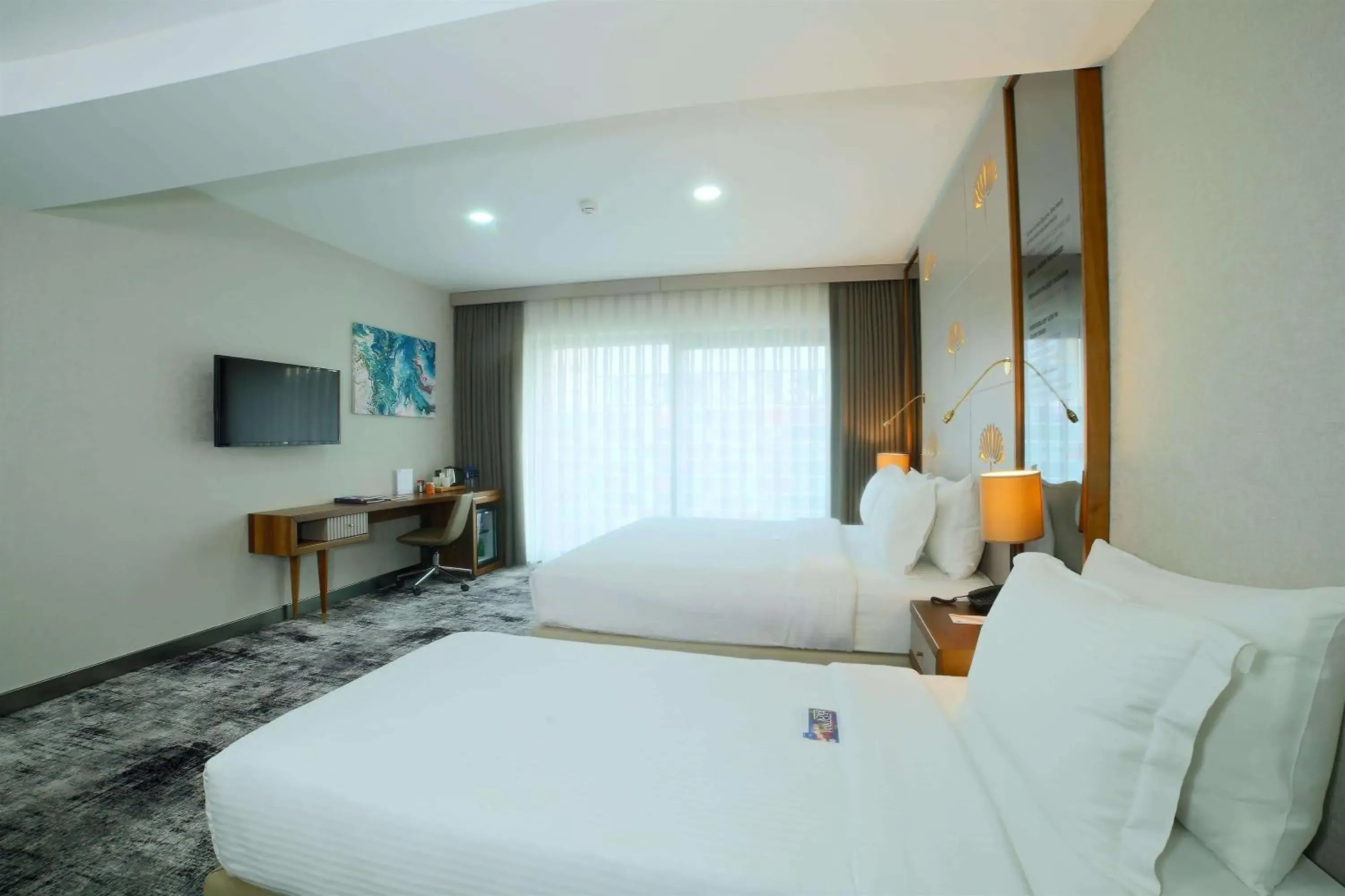 Photo of the whole room, Bed in Tryp by Wyndham Istanbul Topkapi