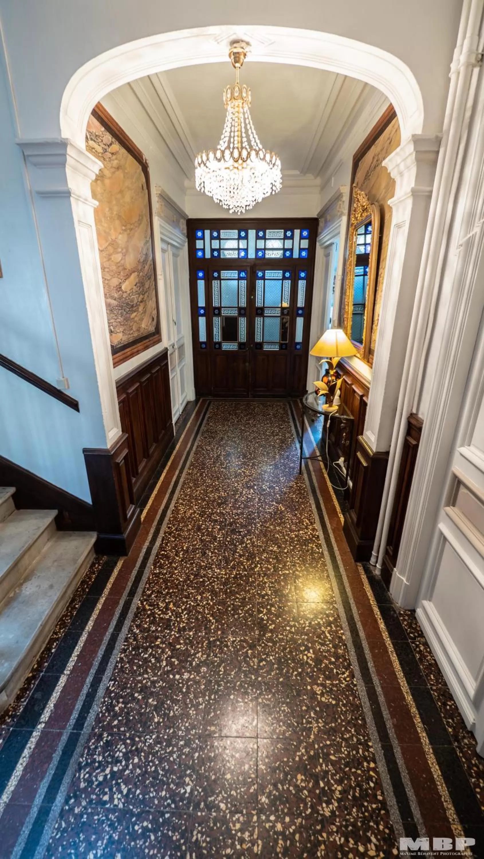 Photo of the whole room in La Villa Celine