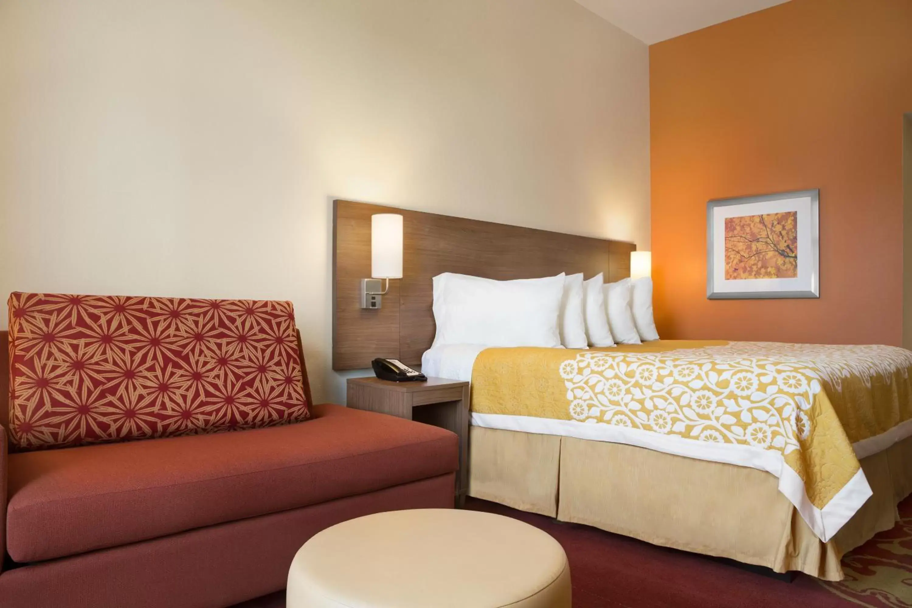 Bed in Days Inn & Suites by Wyndham Belmont