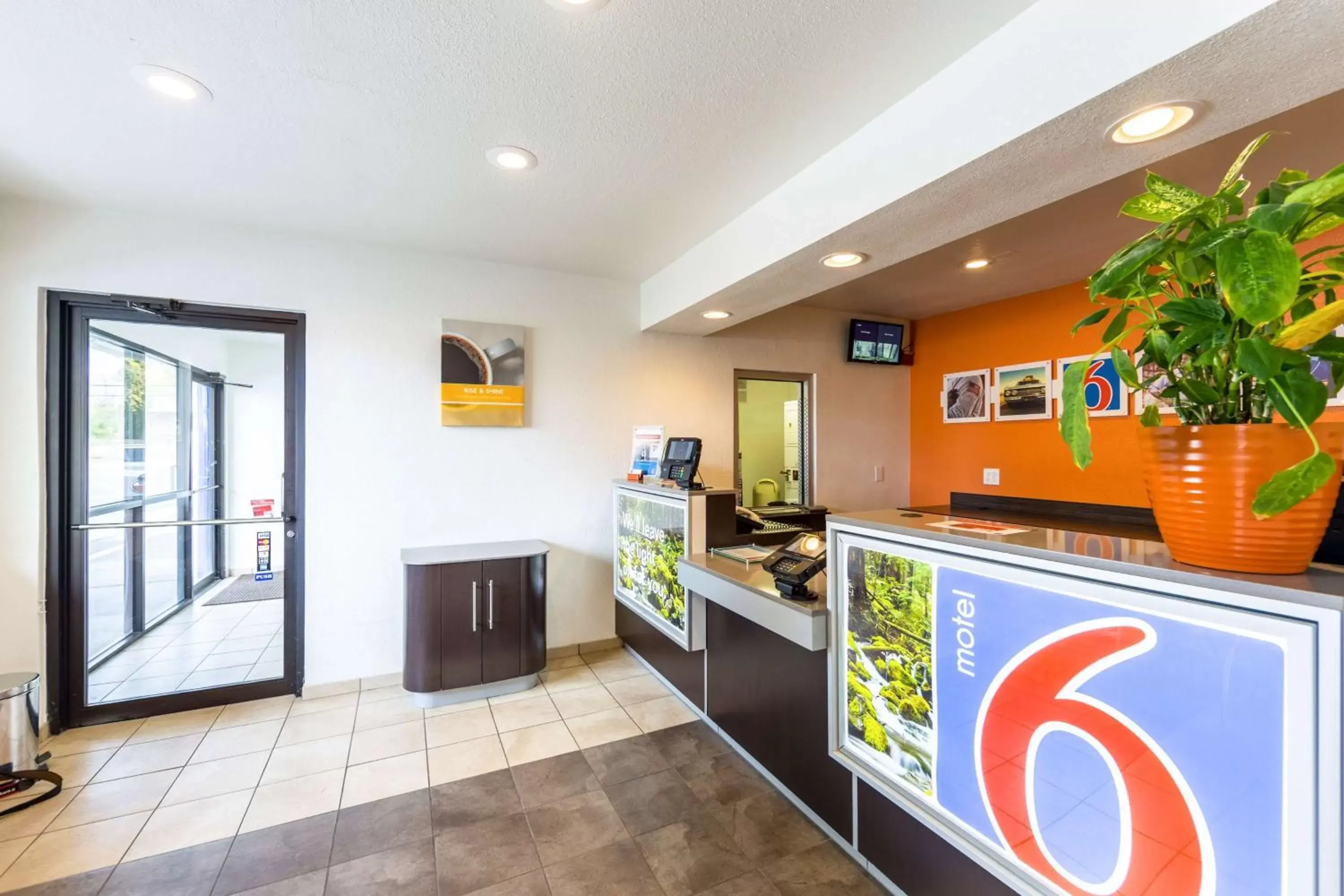 Lobby or reception, Lobby/Reception in Motel 6-Klamath Falls, OR