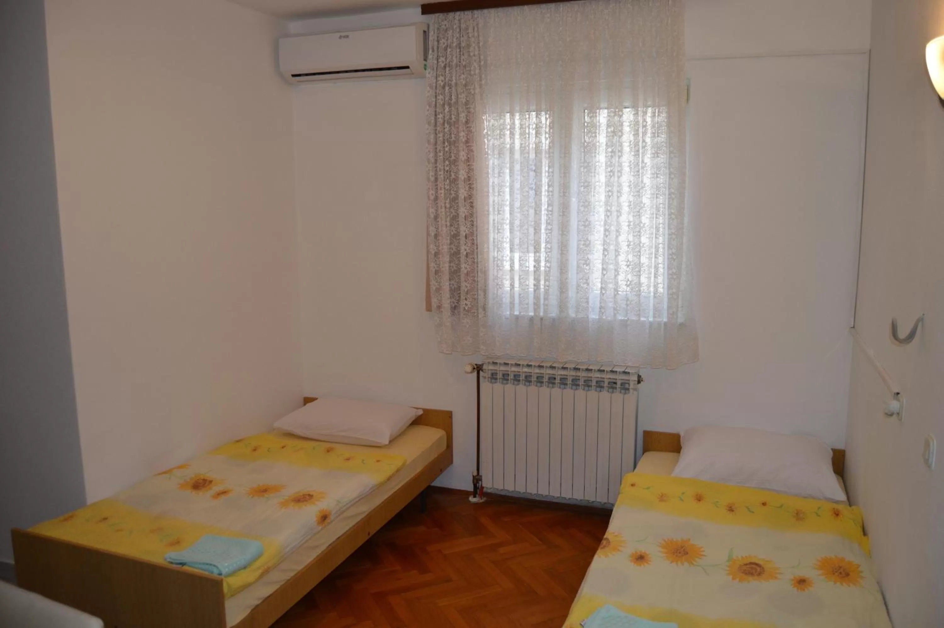 Photo of the whole room, Bed in Pansion Modana Medjugorje