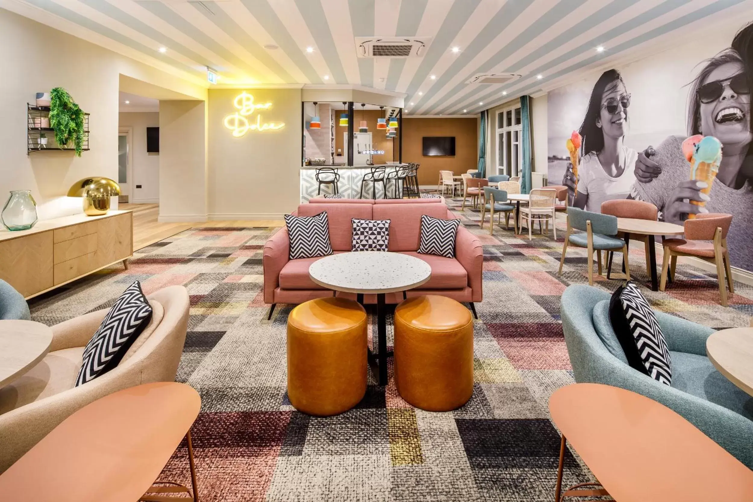Lounge or bar in ibis Styles Bournemouth