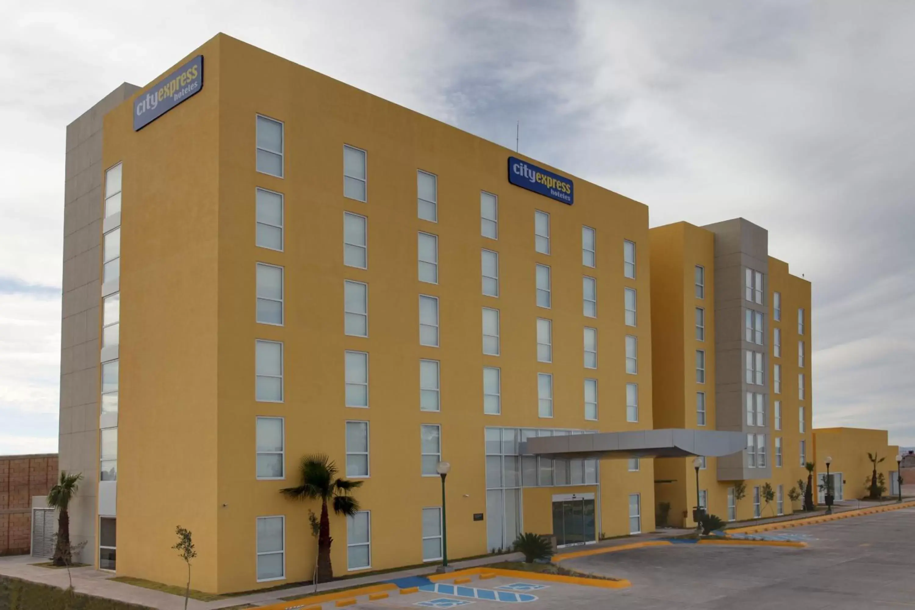 Property Building in City Express by Marriott Durango