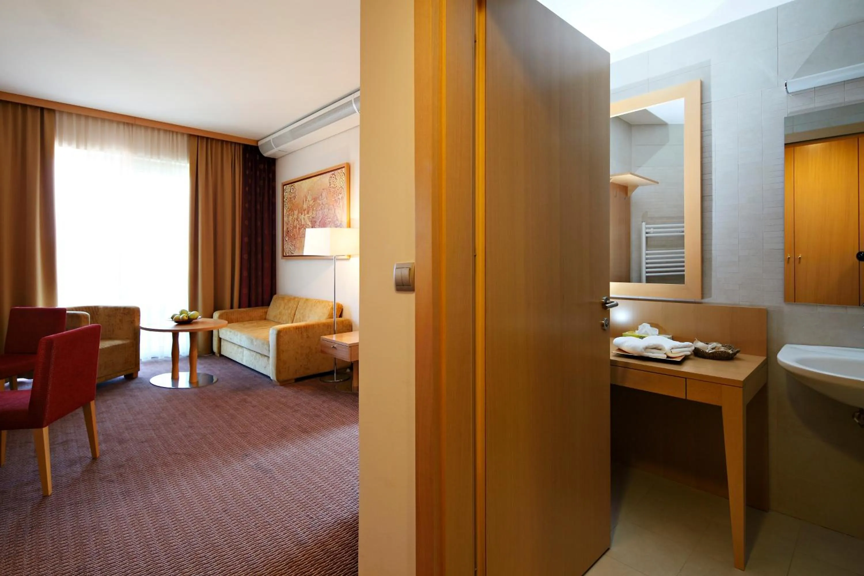 Bathroom, Bed in Grand Hotel Primus - Terme Ptuj - Sava Hotels & Resorts