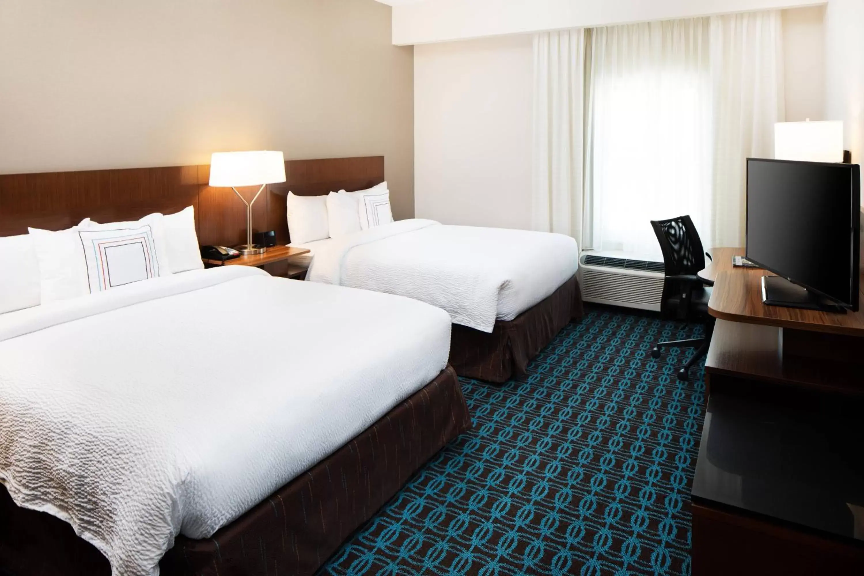 Photo of the whole room, Bed in Fairfield Inn & Suites by Marriott Savannah Downtown/Historic District