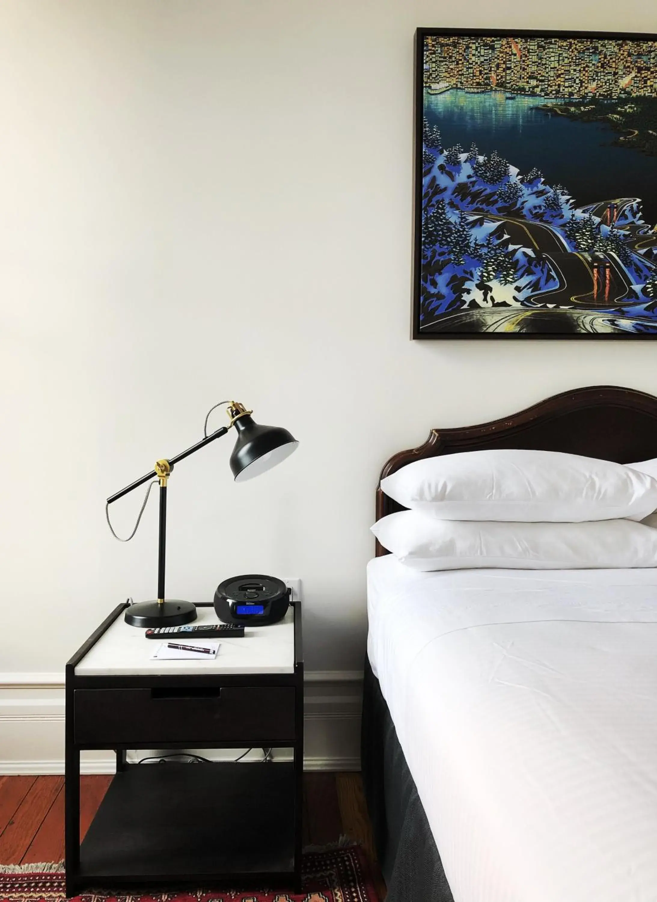 Bedroom, TV/Entertainment Center in Victorian Hotel