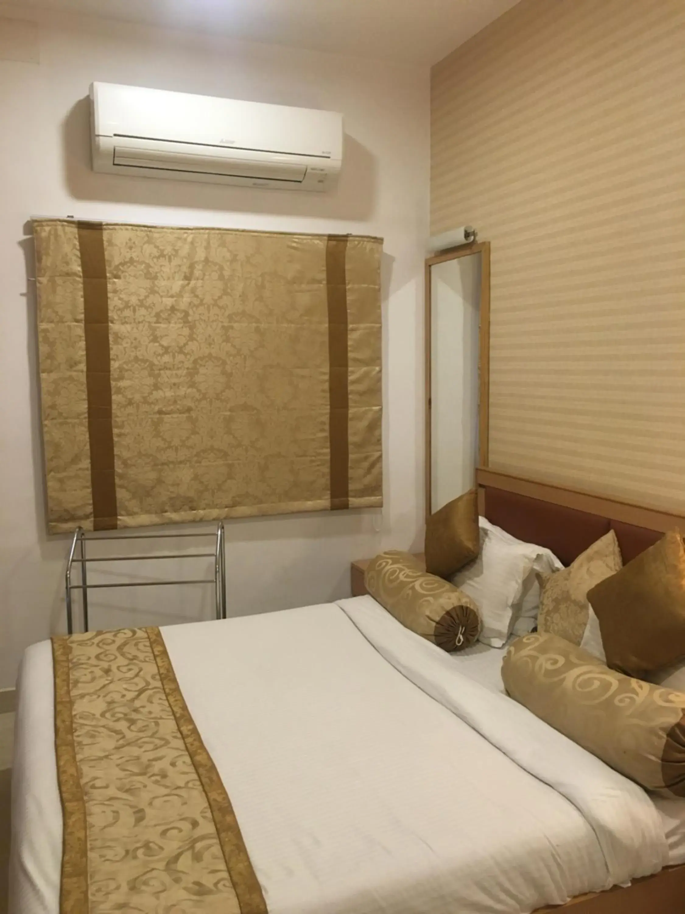 Photo of the whole room, Bed in Avenue 11 Boutique Residences, Poes Garden Chennai