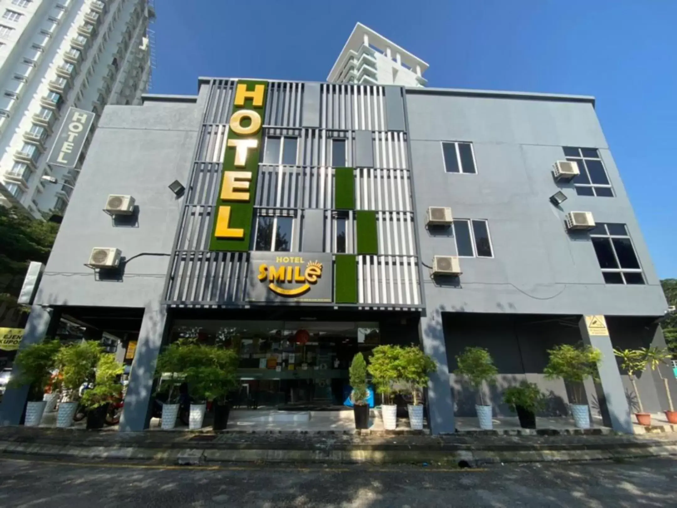 Property building in Smile Hotel Selayang Point