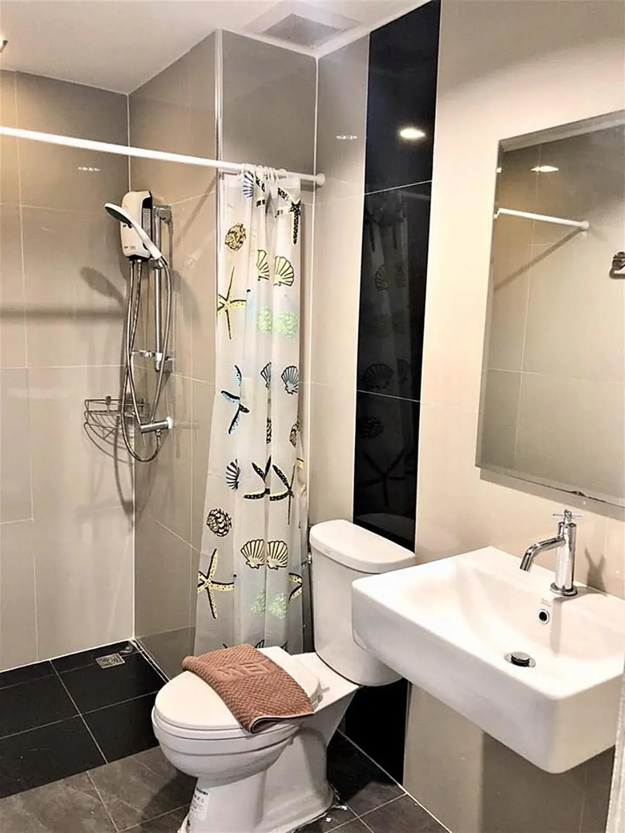 Shower, Bathroom in IZEN Budget Hotel & Residences (Plus)